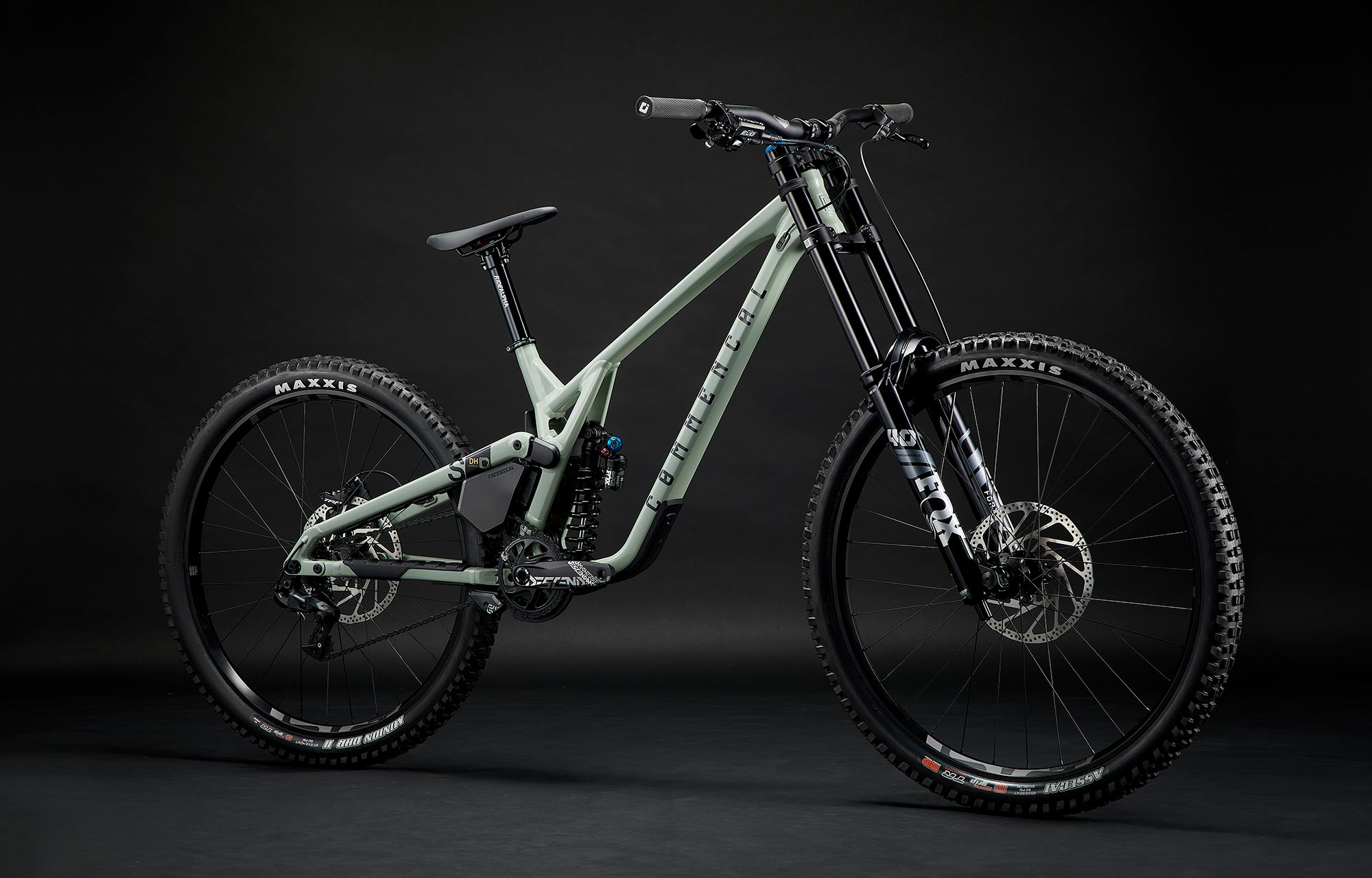 COMMENCAL SUPREME DH V5 ESSENTIAL HERITAGE GREEN image number null