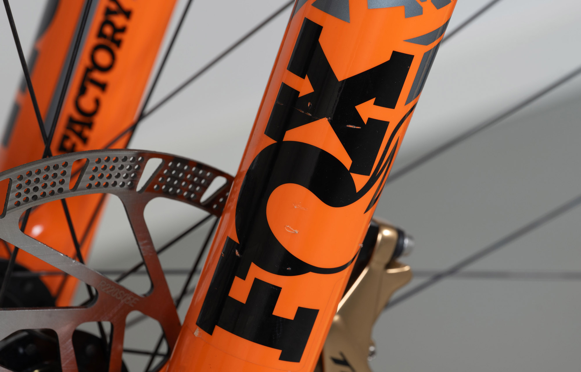 COMMENCAL SUPREME DH V5 SIGNATURE PURE WHITE ALC - S (24100026) image large number 17