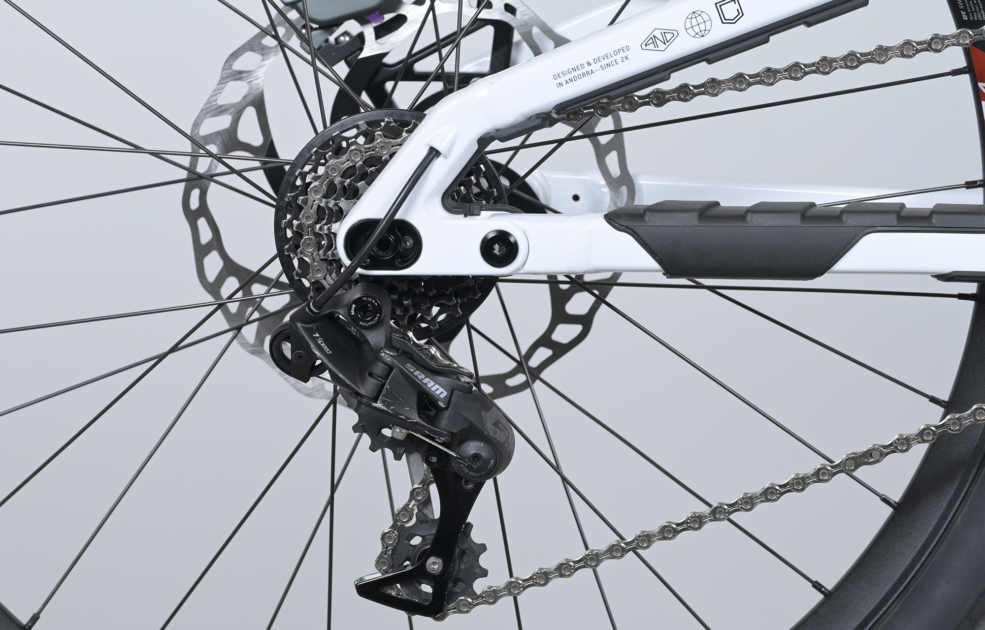 COMMENCAL SUPREME DH V5 ROCKSHOX PURE WHITE - L (24157103) image cover number large 4