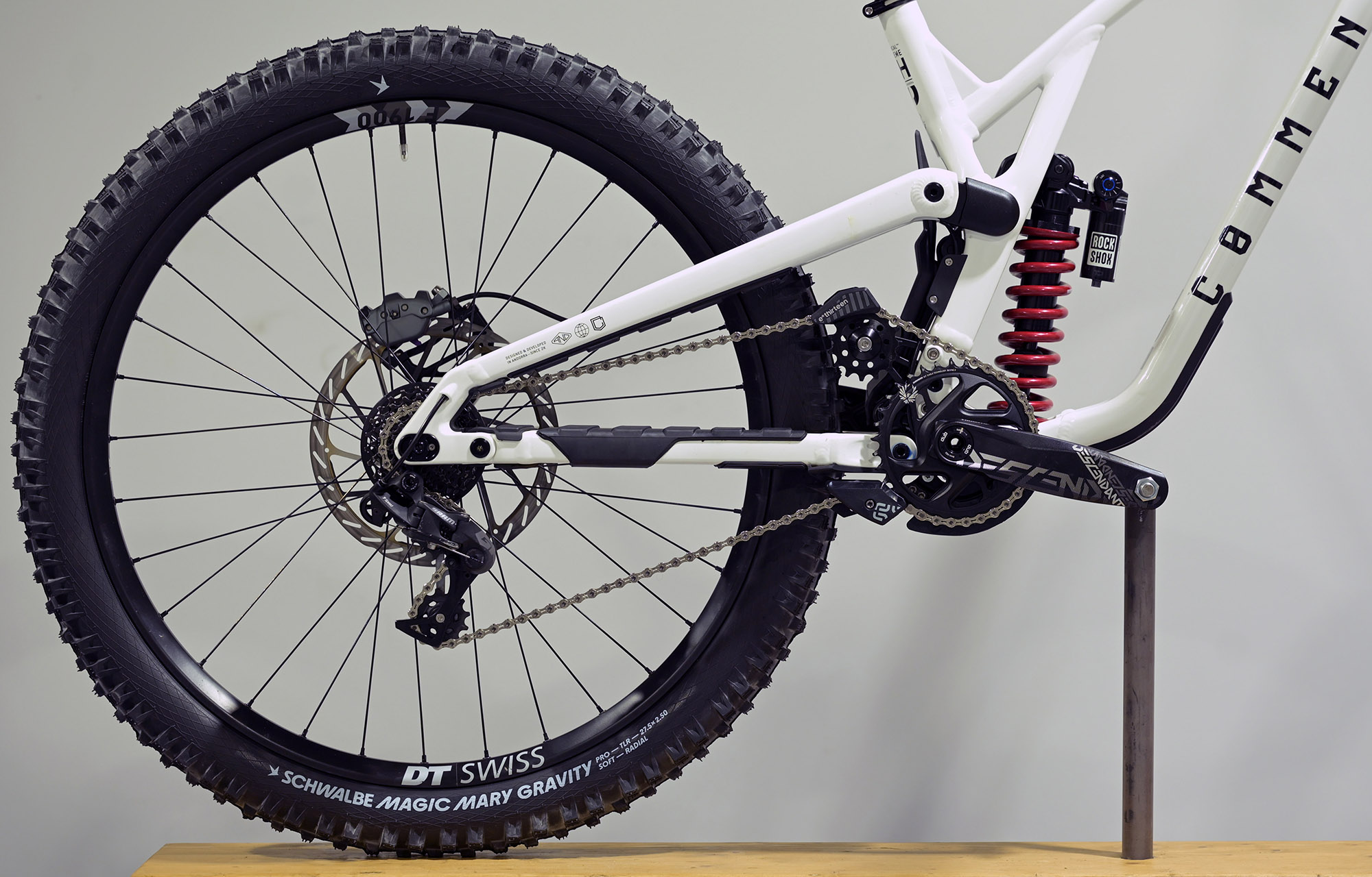 COMMENCAL SUPREME DH V5 ROCKSHOX PURE WHITE - M (24157102) image cover number large 0