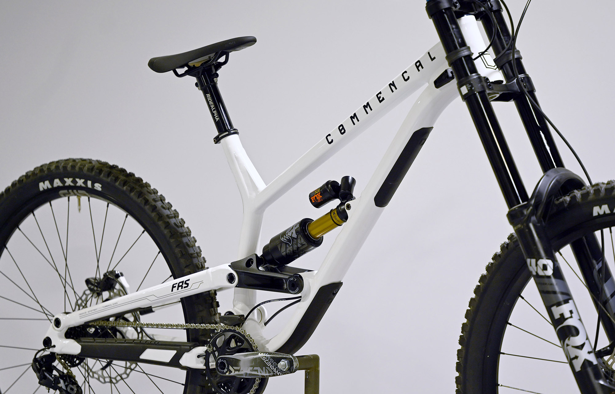 COMMENCAL FRS ESSENTIAL PURE WHITE - L (22150503) image cover number large 1