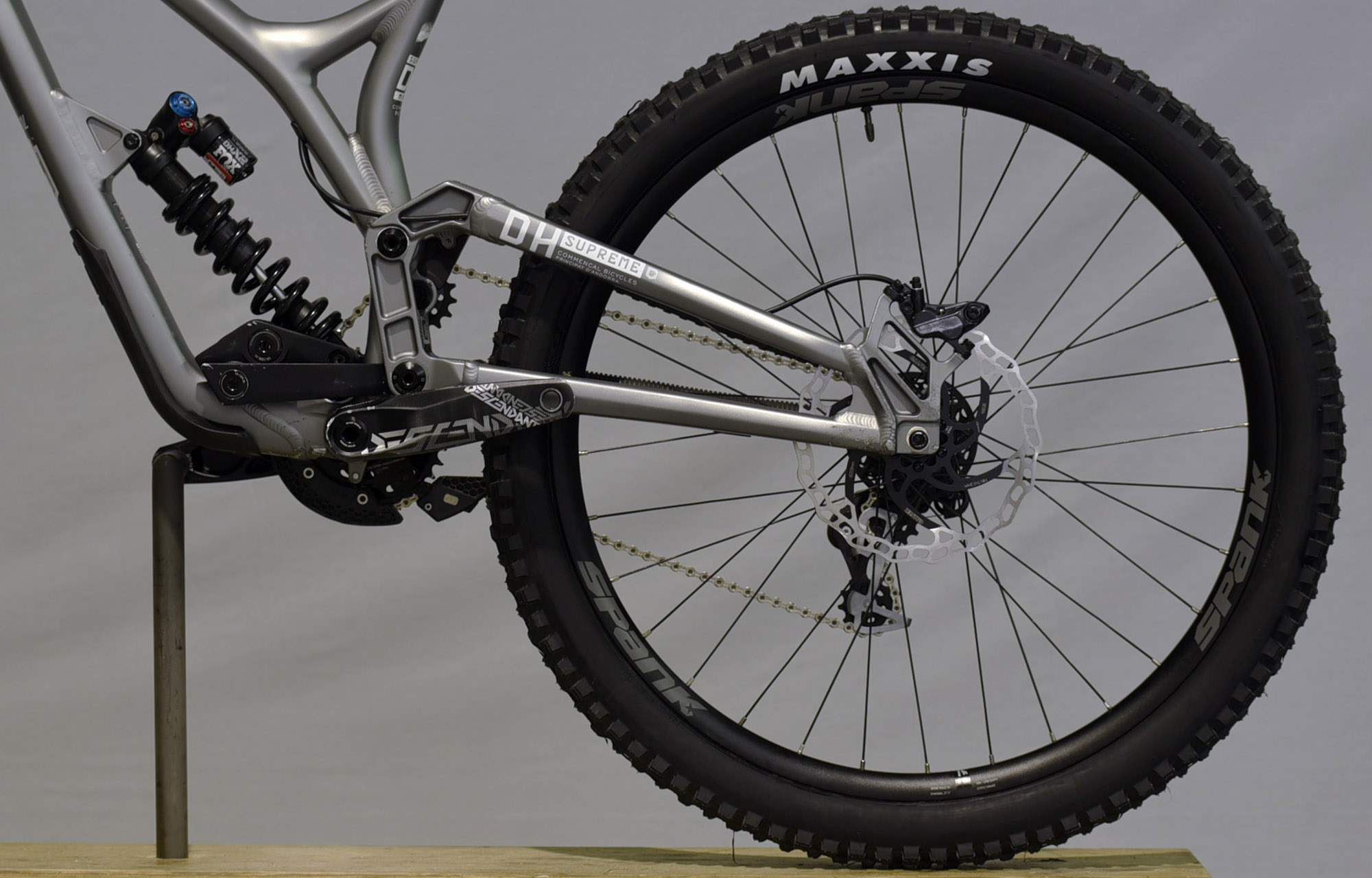 COMMENCAL SUPREME DH 29/27 RACE MATTE GRAPHITE  - L (21151203) image number null