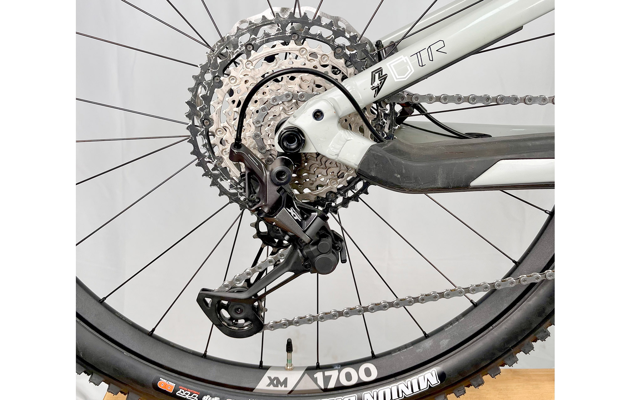 COMMENCAL META POWER TR SHIMANO OHLINS EDITION ASH GREY - L (22181603) 1233 km image number null