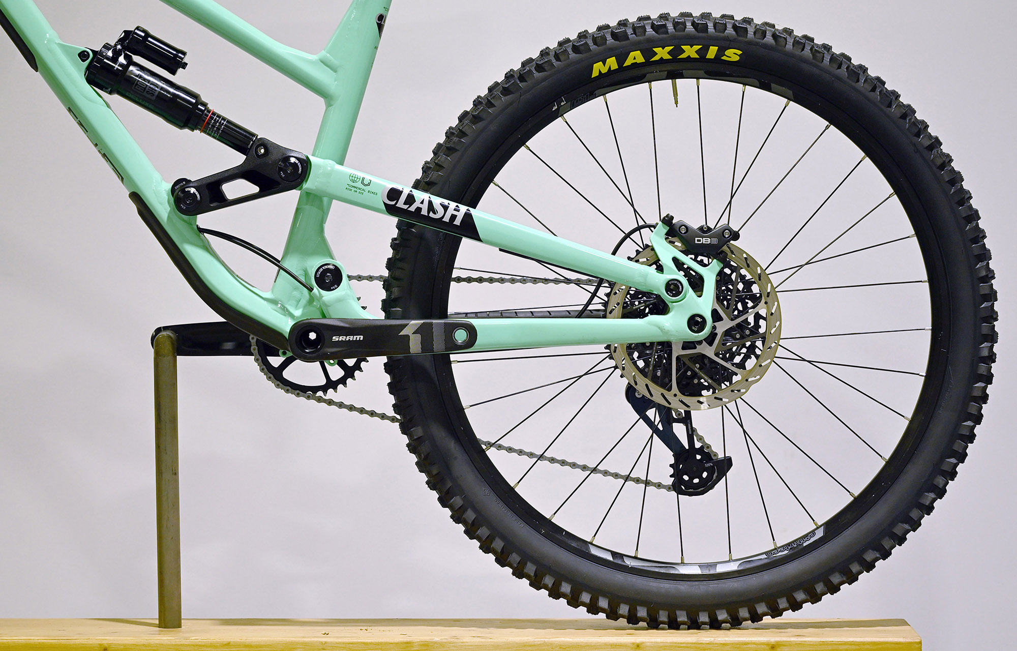 COMMENCAL CLASH RIDE EMERALD GREEN - L (23130103) image cover number large 4