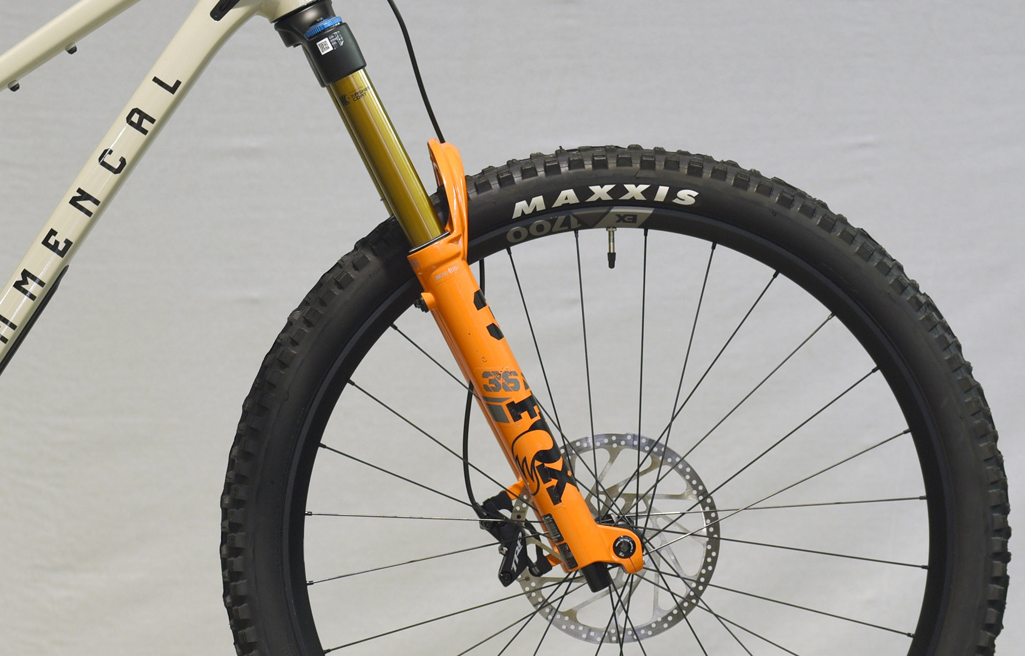 COMMENCAL META V5 T-TYPE CHALK - L (23120903) image number null