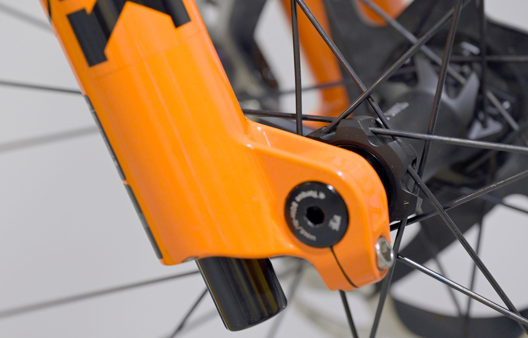 COMMENCAL META V5 SIGNATURE CLEAR SILVER - M (23121002) image cover number large 9