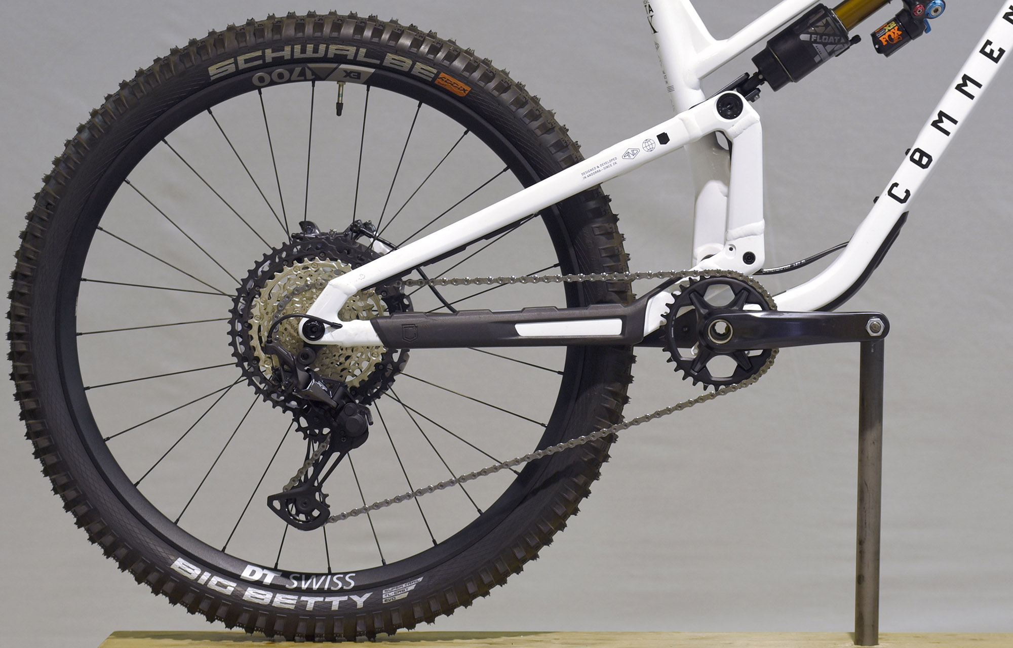 COMMENCAL META SX V5 SIGNATURE CLEAR SILVER - L (23131903) image number null