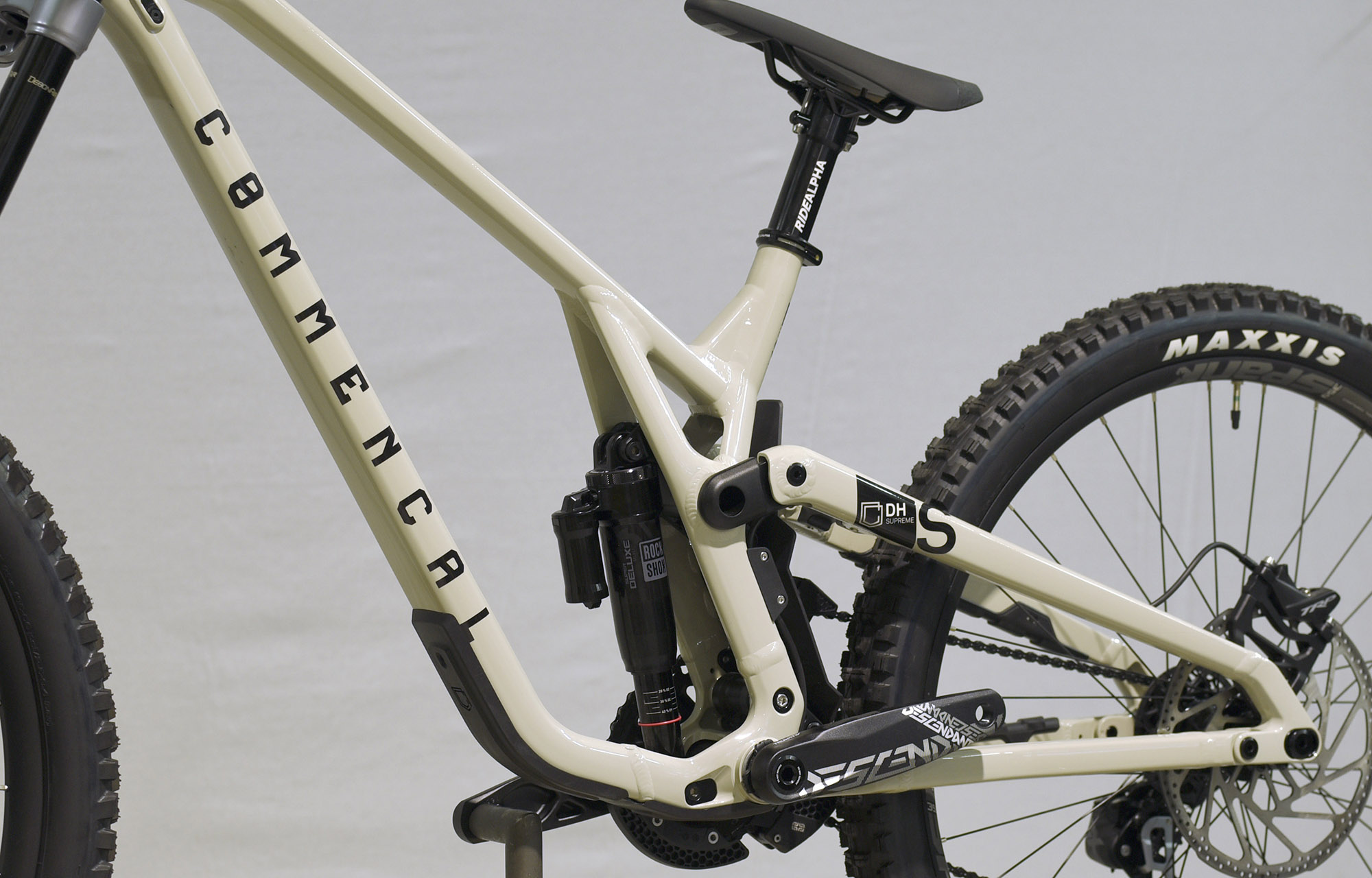 COMMENCAL SUPREME DH V5 RIDE CHALK - L (23150003) image number null