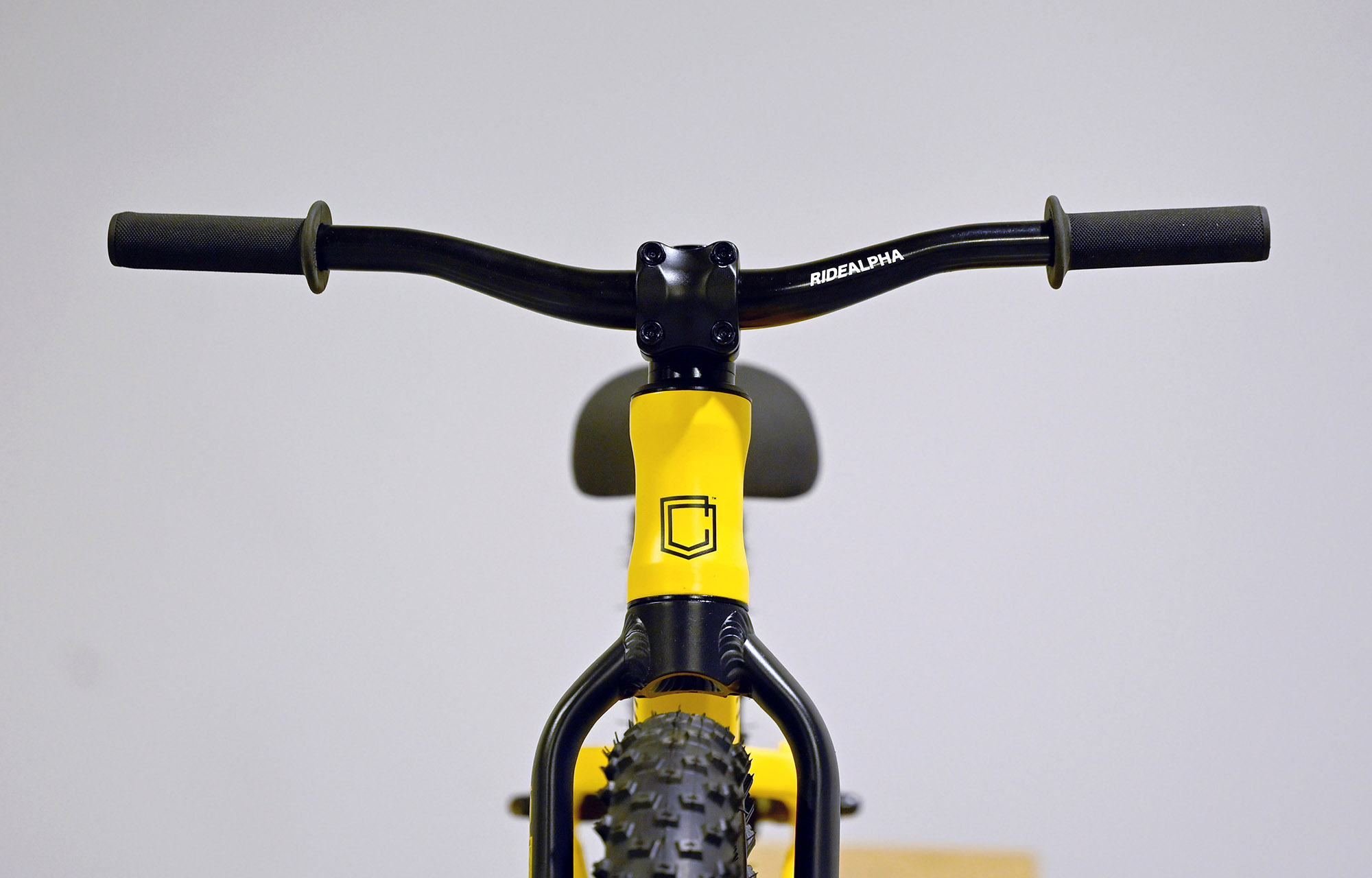 COMMENCAL RAMONES 12 PUSH BIKE OHLINS YELLOW - (23177801) image cover number large 2