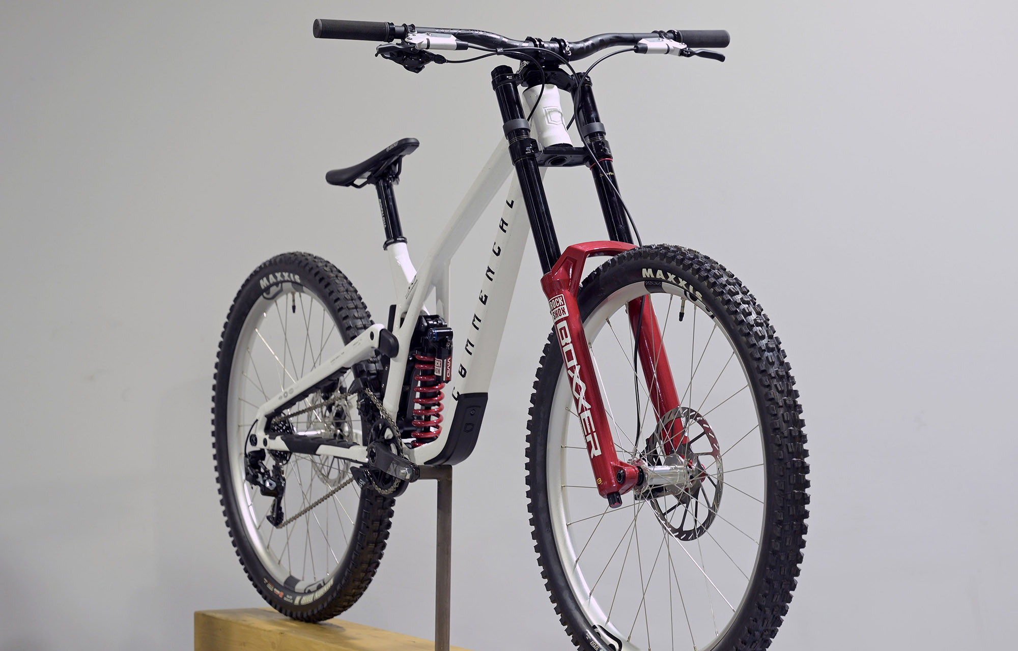 COMMENCAL SUPREME DH V5 ULTIMATE WHISTLER EDITION 2 - L (24157803) image cover number large 3