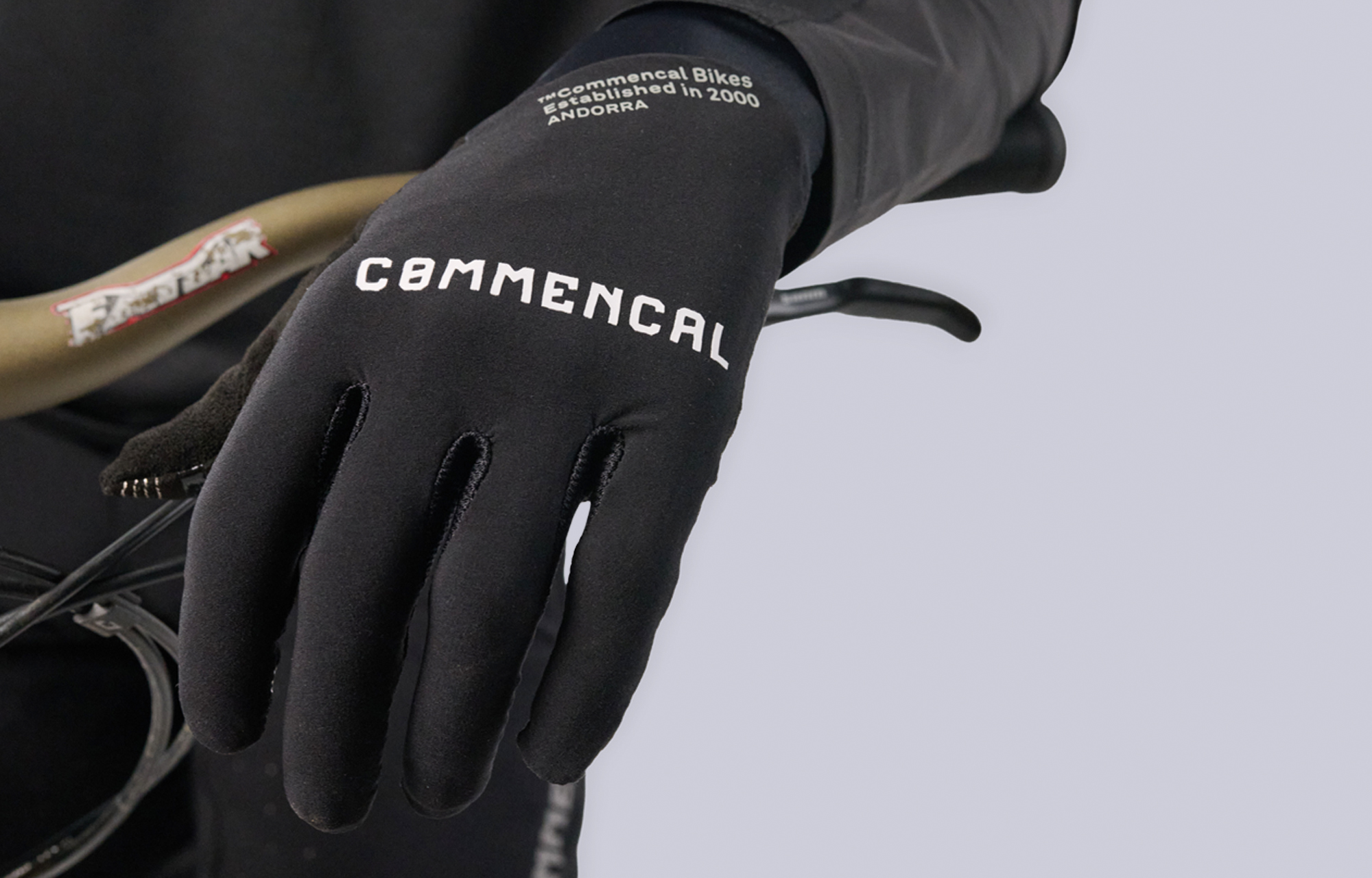 GUANTI COMMENCAL LIGHTECH CORPORATE BLACK image number 2