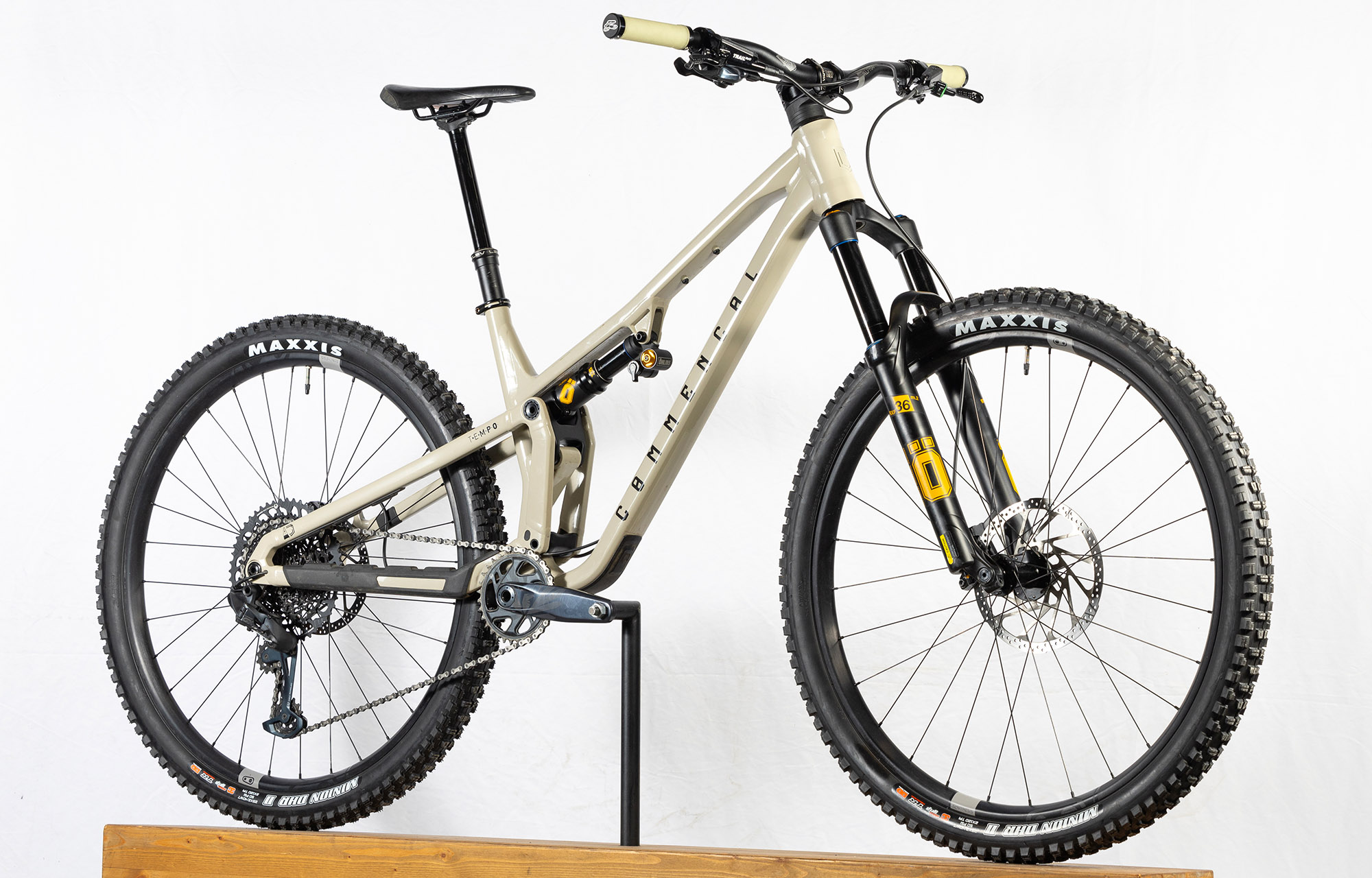 COMMENCAL TEMPO OHLINS EDITION CHALK - M (22123902) image cover number large 4