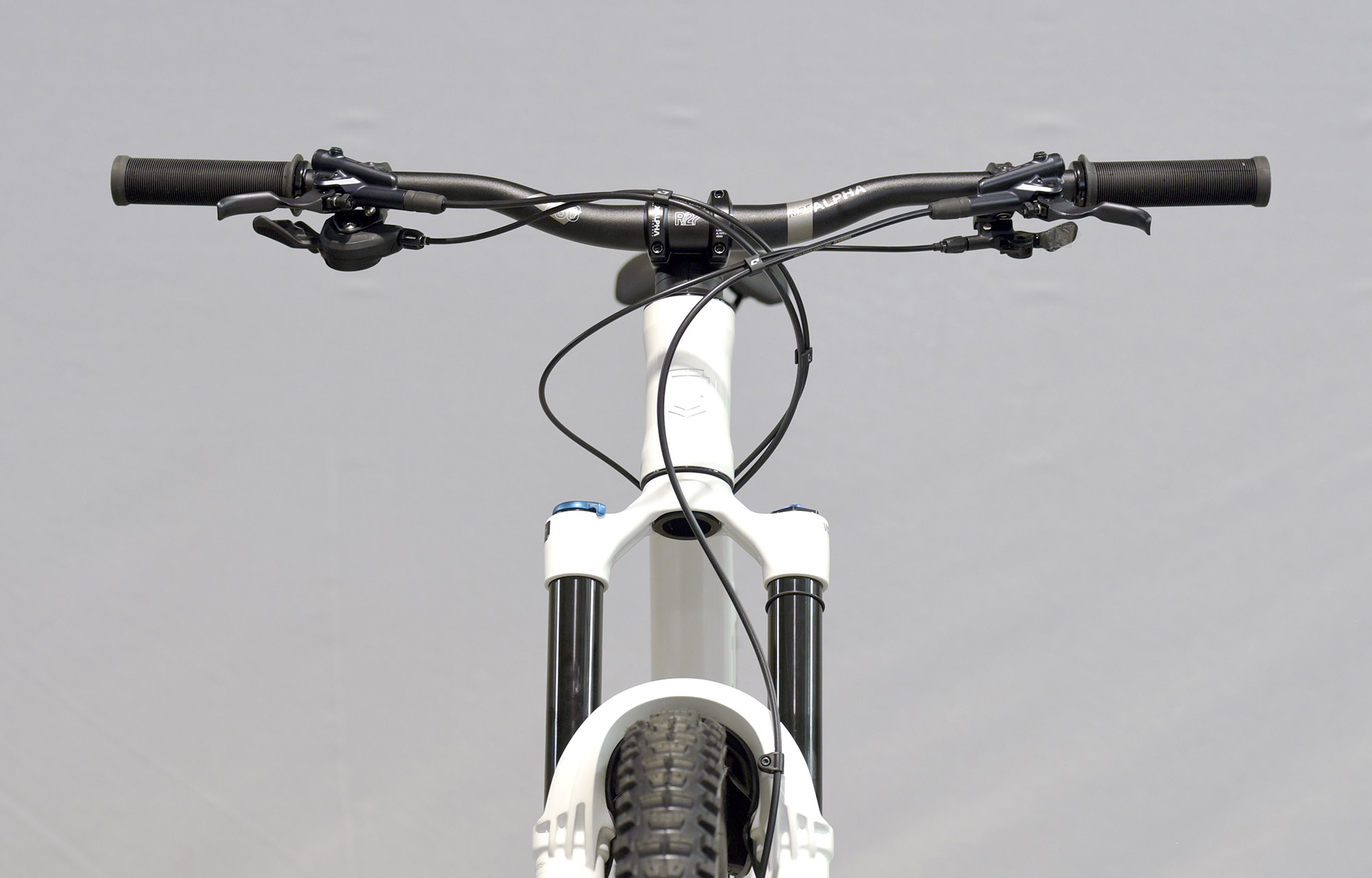 COMMENCAL META V5 ESSENTIAL PURE WHITE - M (23121202) image number null