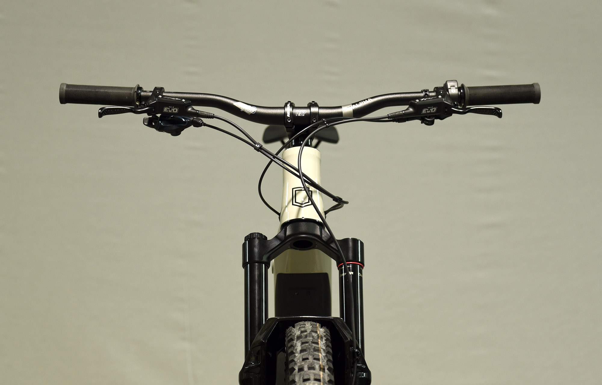 COMMENCAL META POWER SX BOSCH RACE CHALK - L (23181403) 3 km image number null