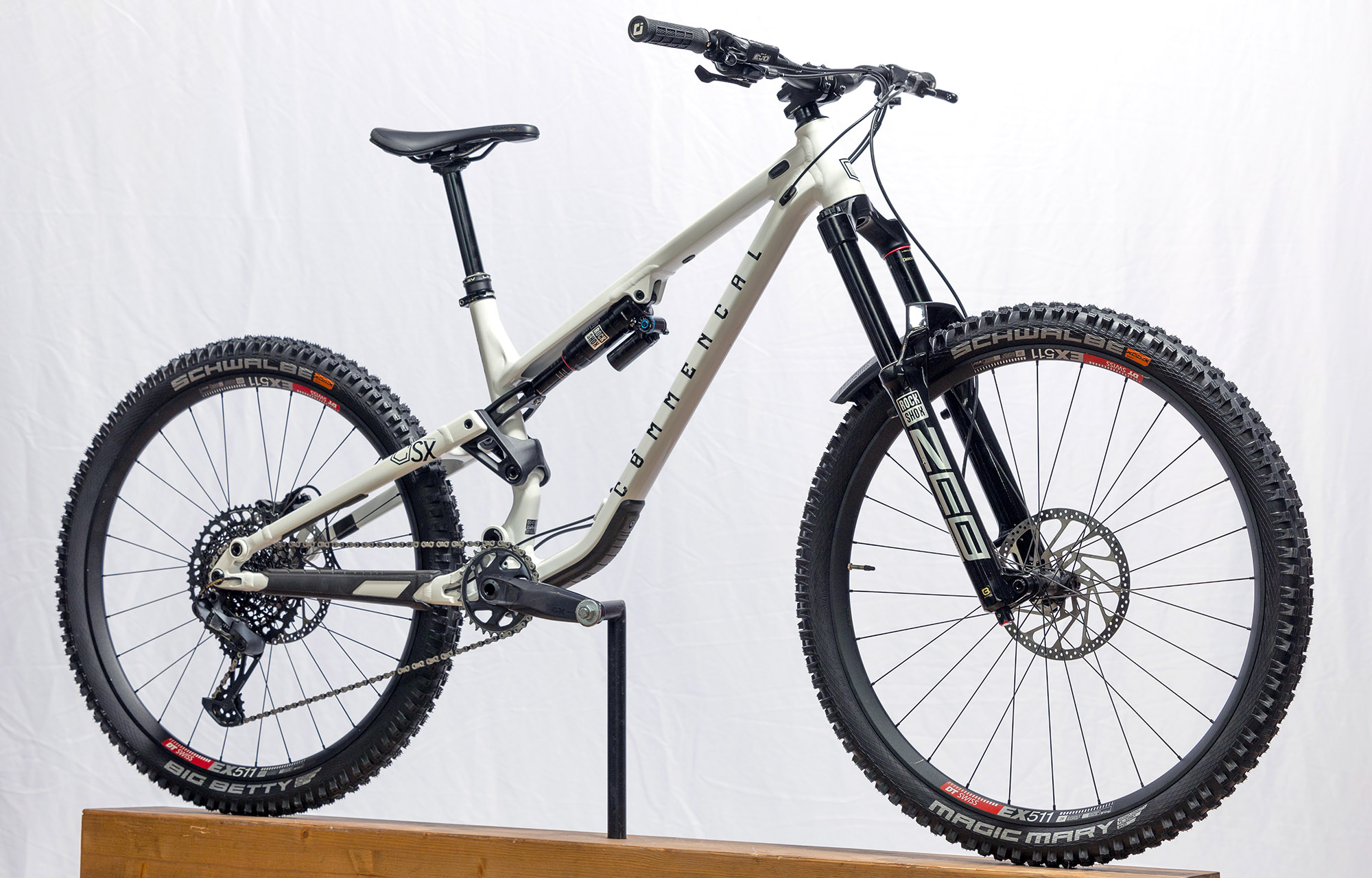 COMMENCAL META SX V4 RACE PURE WHITE - M (22134902) image number null