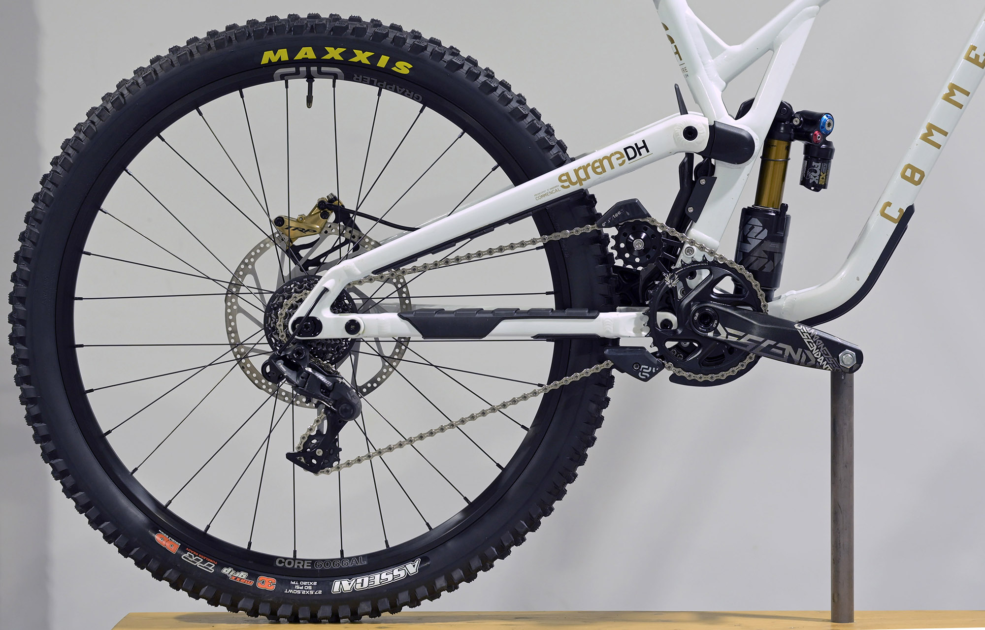 COMMENCAL SUPREME DH V5 SIGNATURE LTD PURE WHITE - M (23151002) image cover number large 0