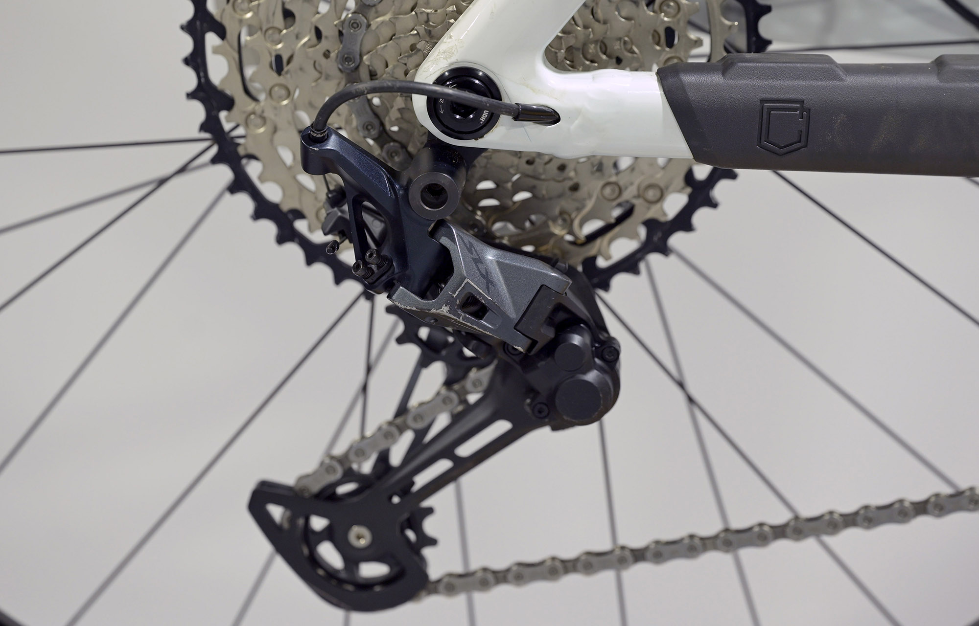 COMMENCAL META V5 ESSENTIAL PURE WHITE - XL (23121204) image cover number large 5