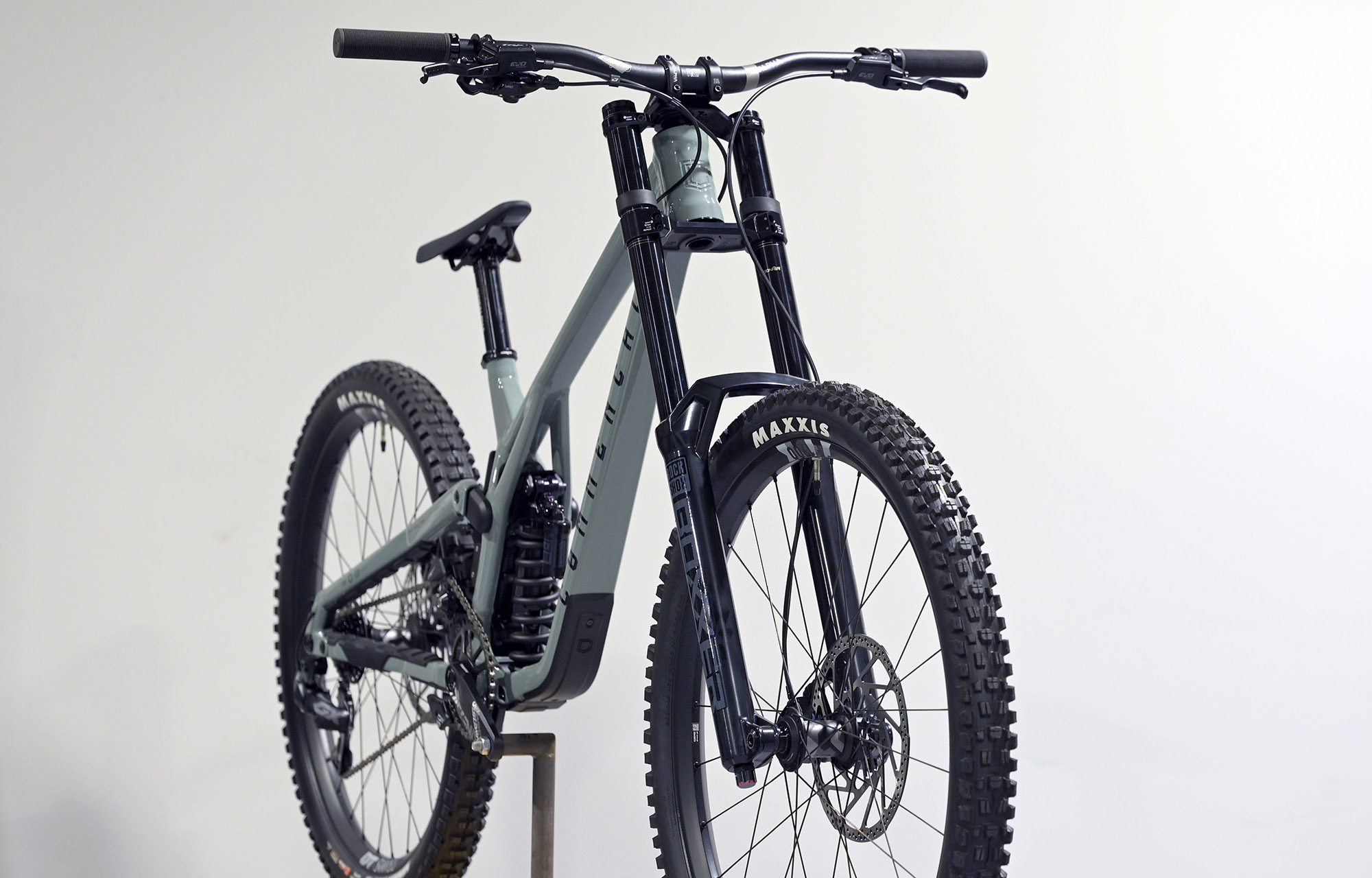 COMMENCAL SUPREME DH V5 RIDE PYRITE GREY - L (25150303) image cover number large 2