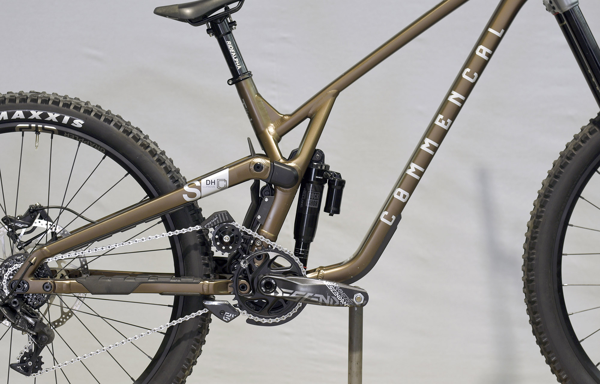 COMMENCAL SUPREME DH V5 RIDE FROZEN BROWN - L (22150703) image number null