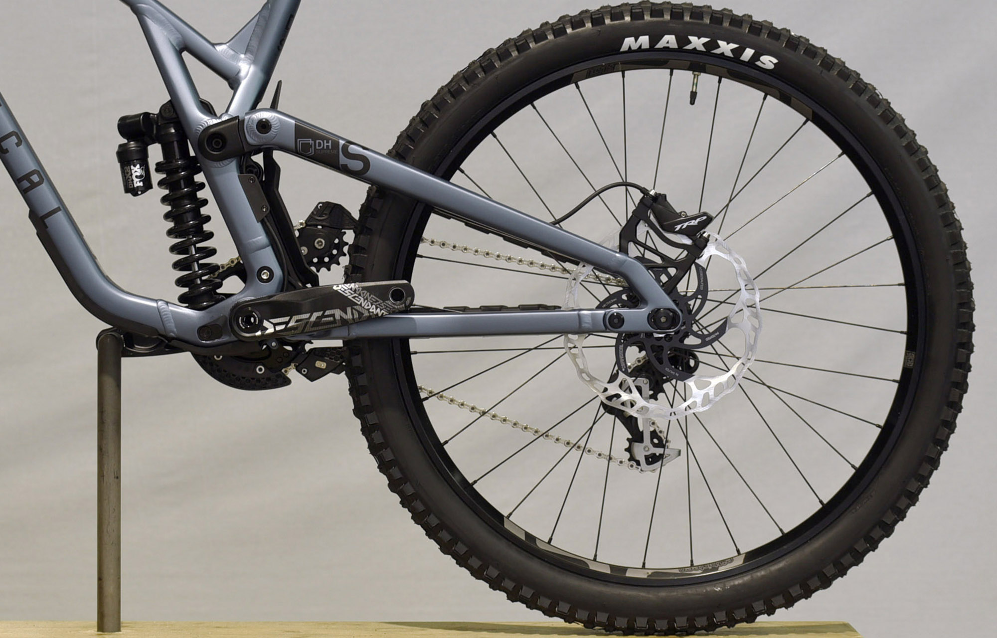 COMMENCAL SUPREME DH V5 ESSENTIAL BLUE - L (22150803) image number null