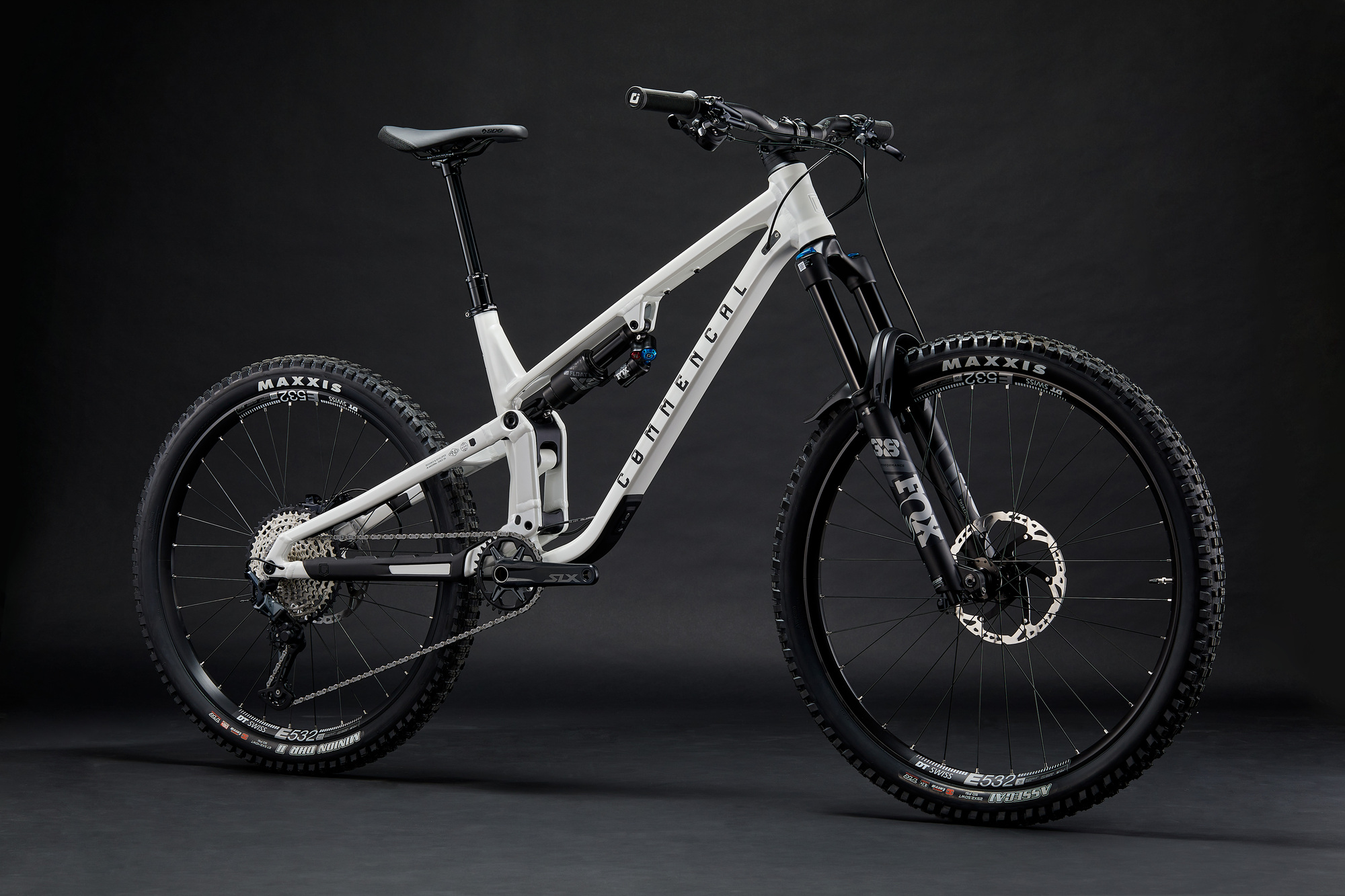 COMMENCAL META SX V5 ESSENTIAL CLEAR SILVER image number null