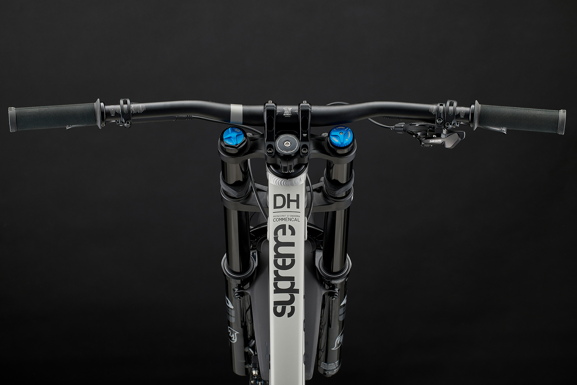 COMMENCAL SUPREME DH V5 ESSENTIAL SILVER image number null