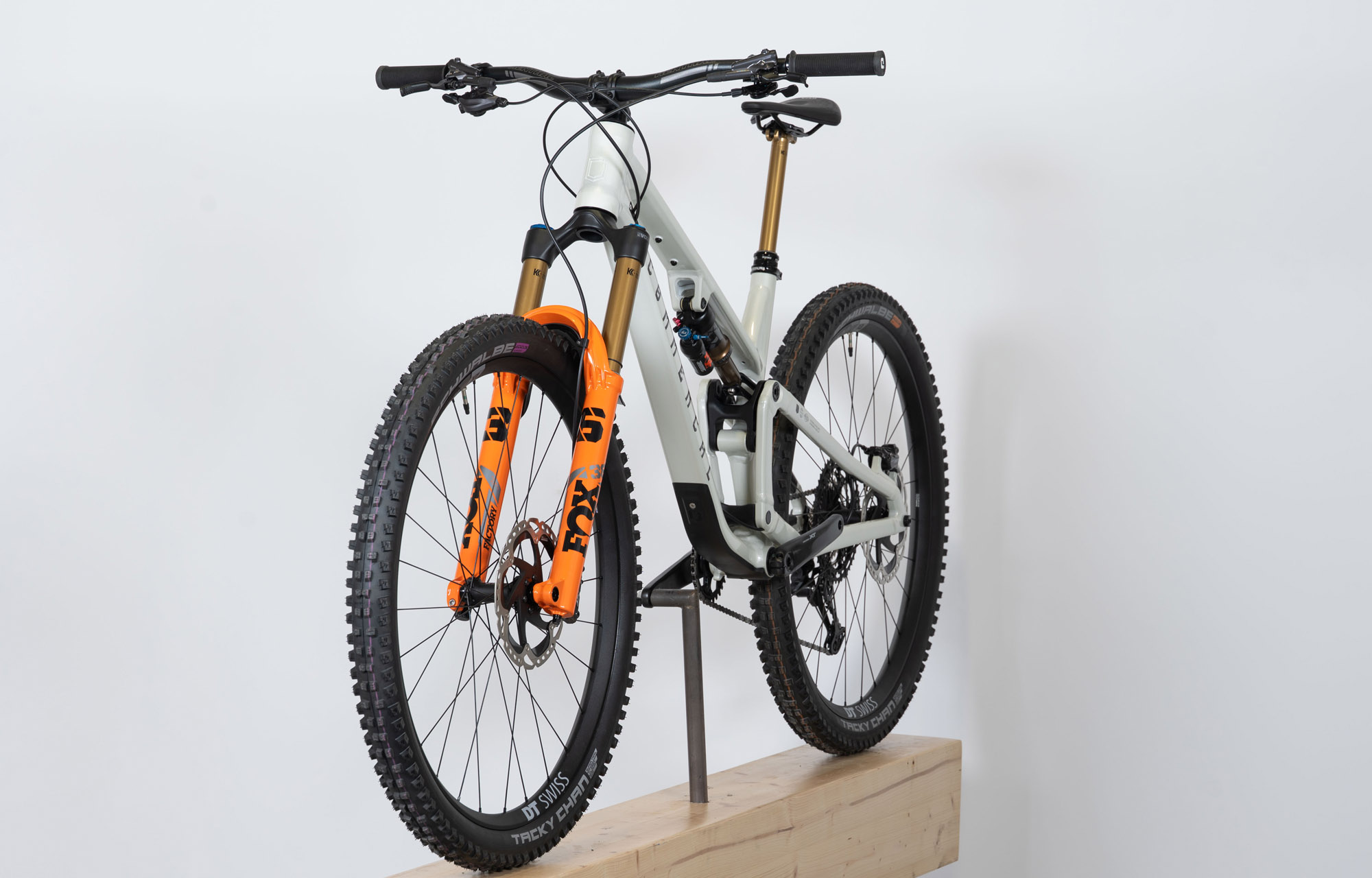 COMMENCAL META V5 SIGNATURE CLEAR SILVER - L (23121003) image large number 4