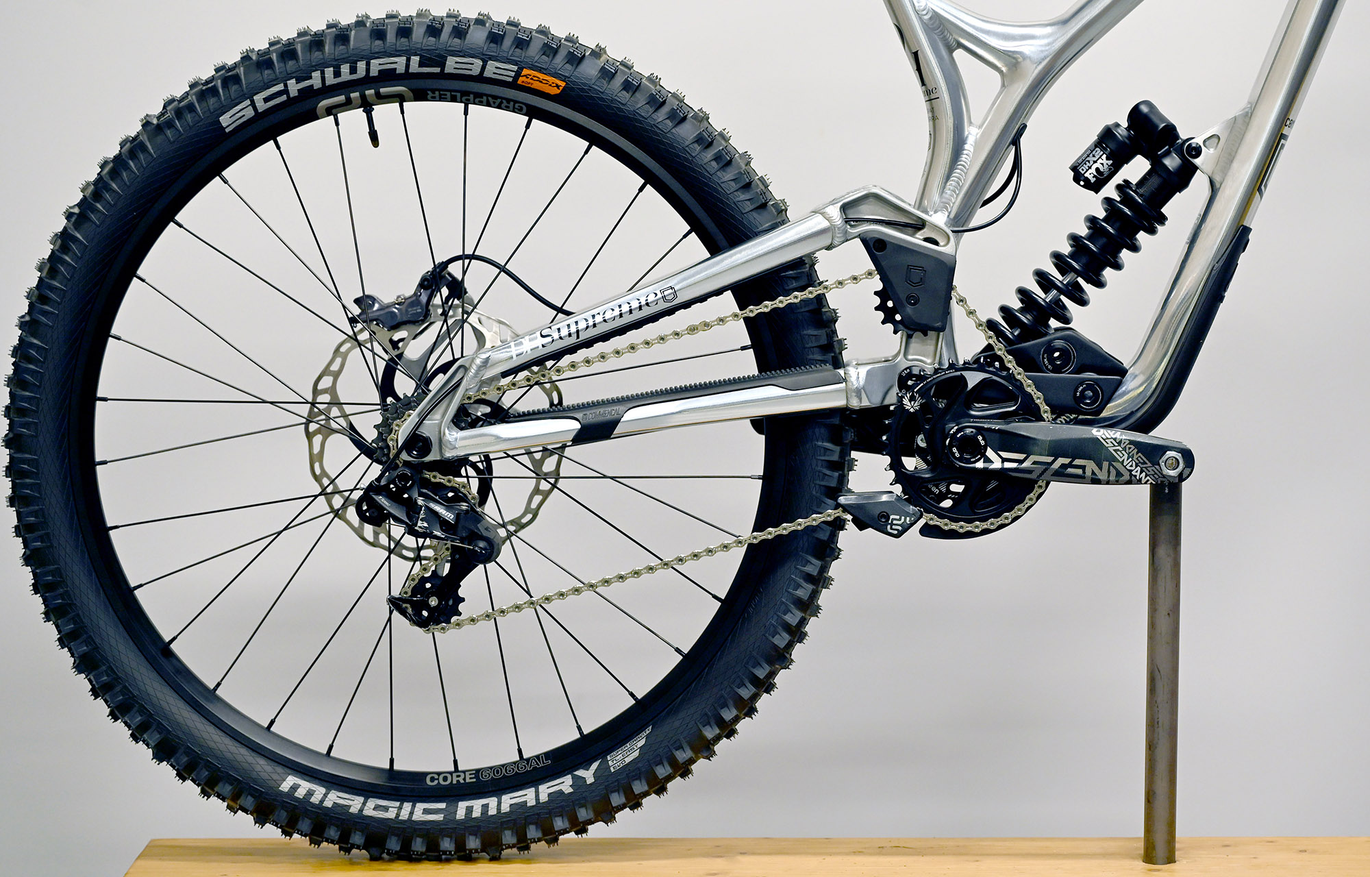 COMMENCAL SUPREME DH V4 RACE HIGH POLISHED - S (22150101) image number null