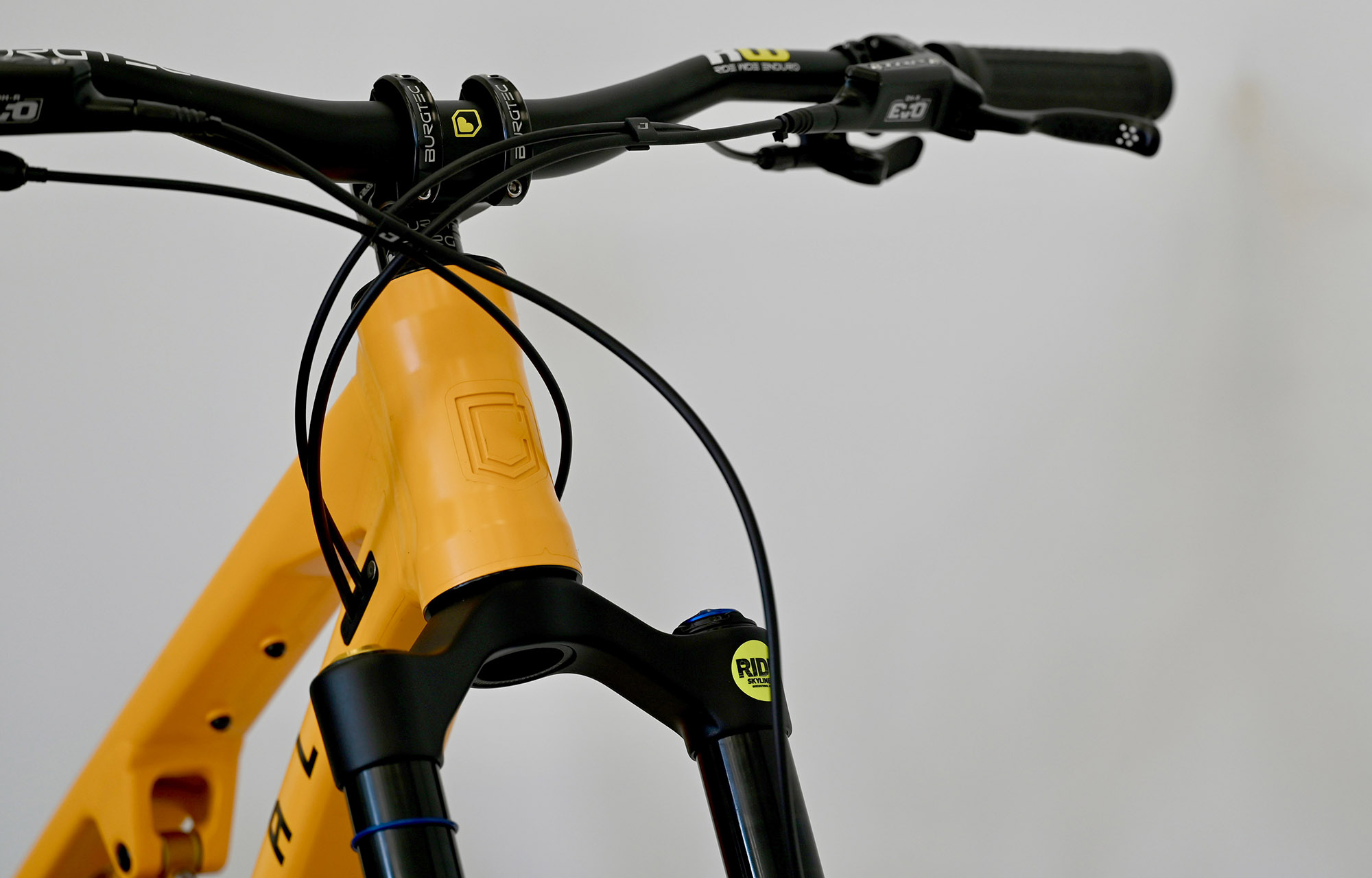 COMMENCAL META V5 OHLINS EDITION YELLOW - M (23122502) image cover number large 3