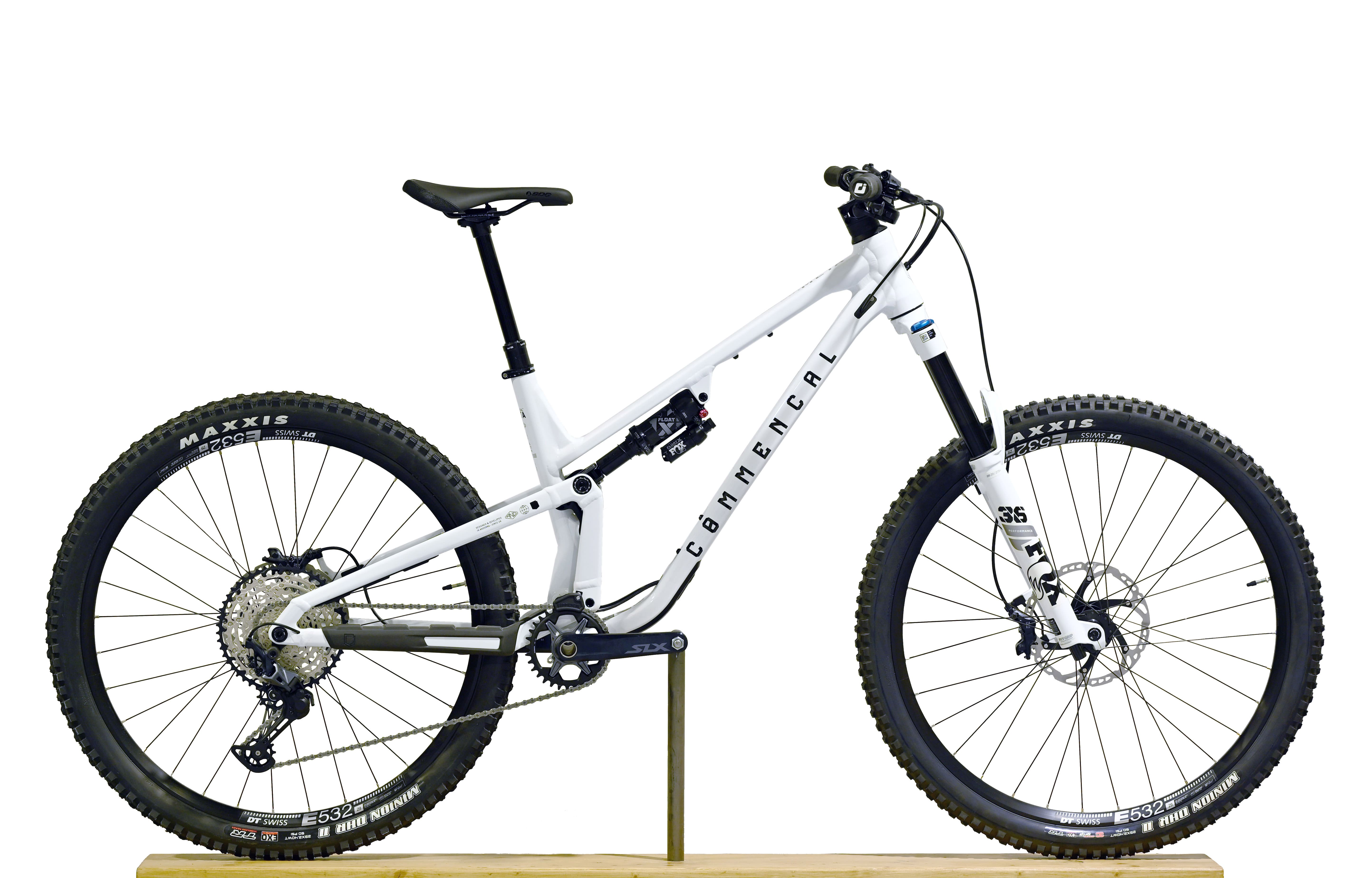 COMMENCAL META V5 ESSENTIAL PURE WHITE - L (23121103) image number null