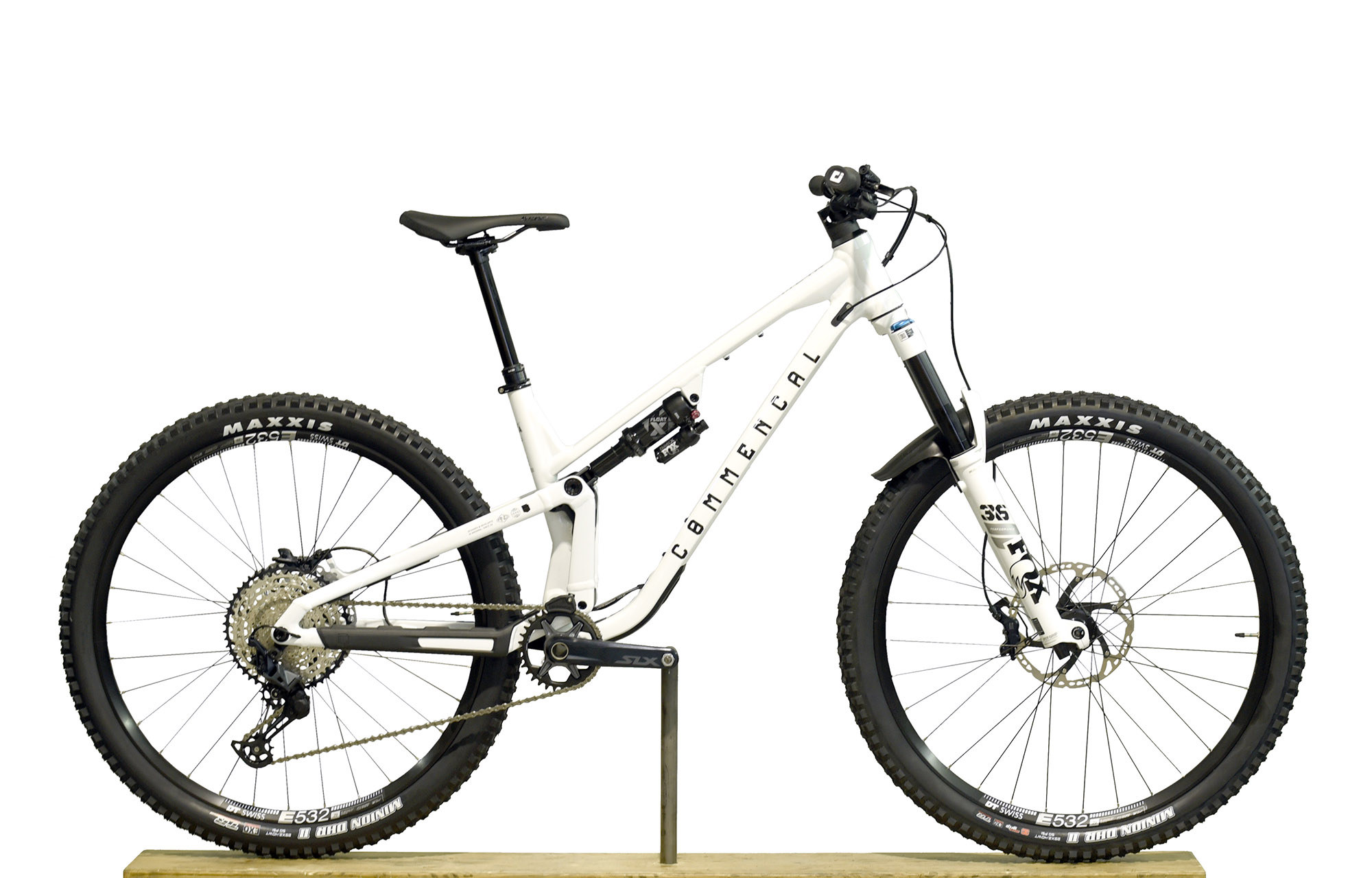 COMMENCAL META V5 ESSENTIAL PURE WHITE - M (23121202) image number null