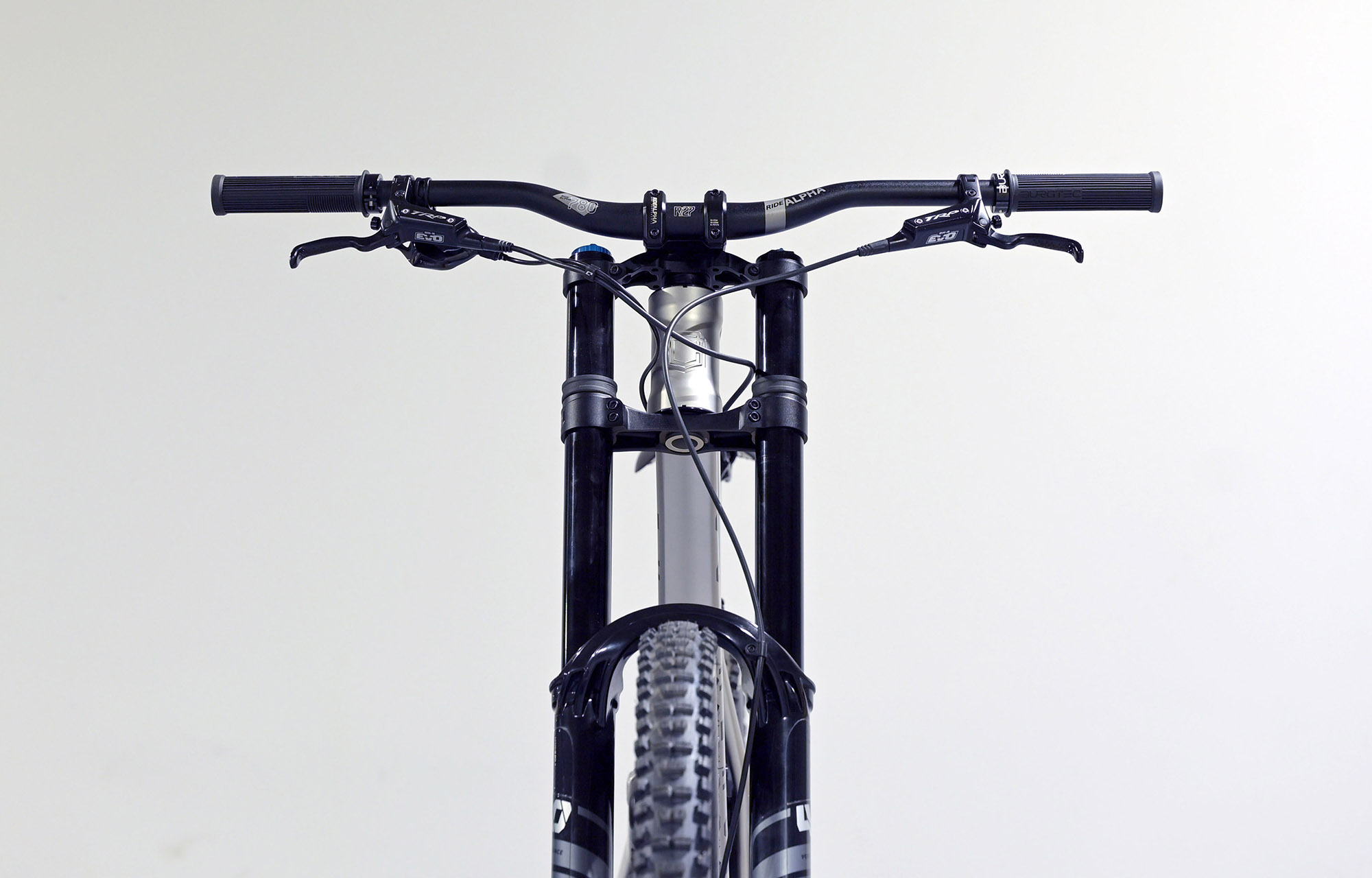 COMMENCAL SUPREME DH V5 ESSENTIAL SILVER - M (23150902) image cover number large 2