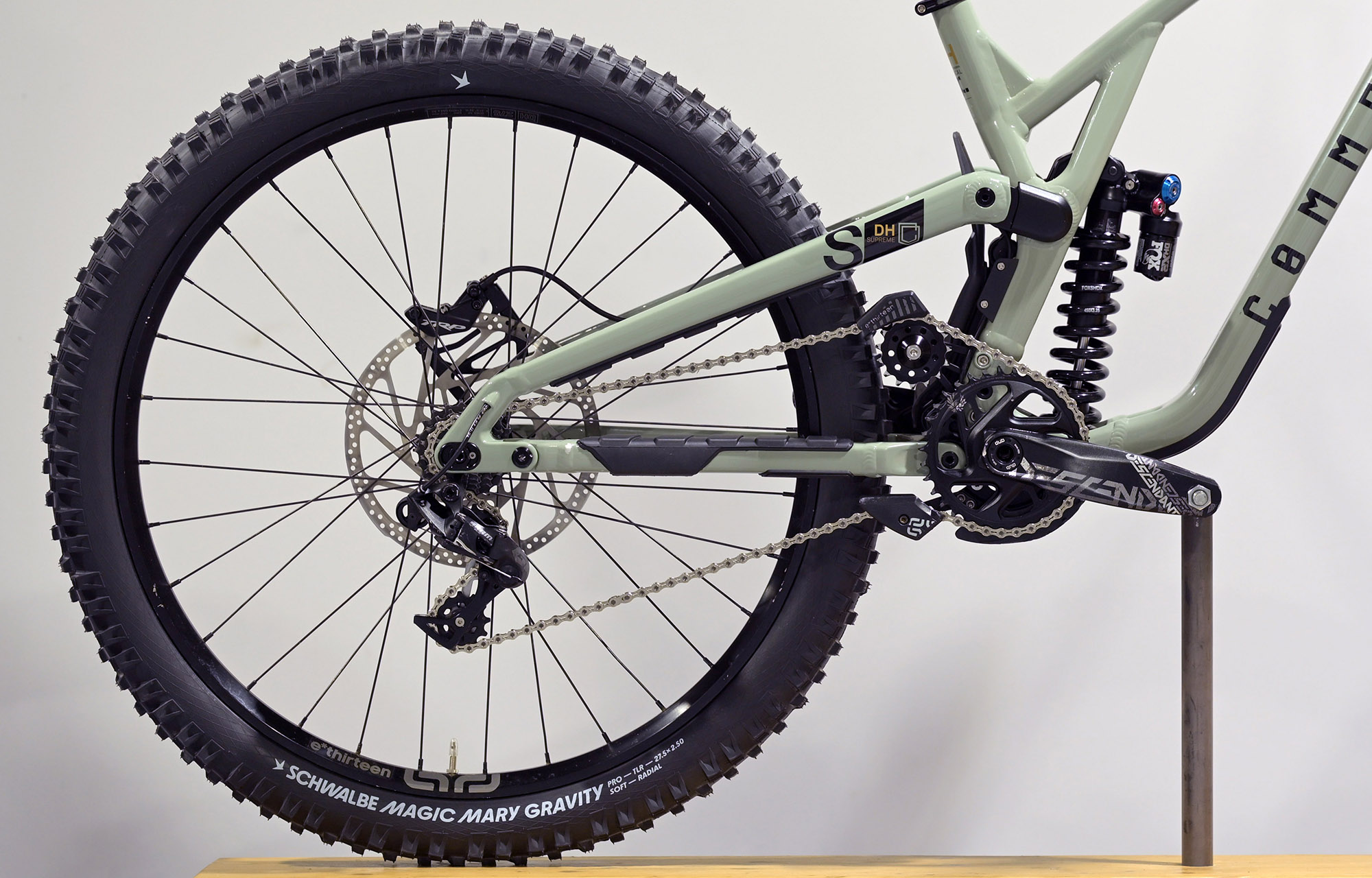 COMMENCAL SUPREME DH V5 ESSENTIAL HERITAGE GREEN - M (22150802) image cover number large 0