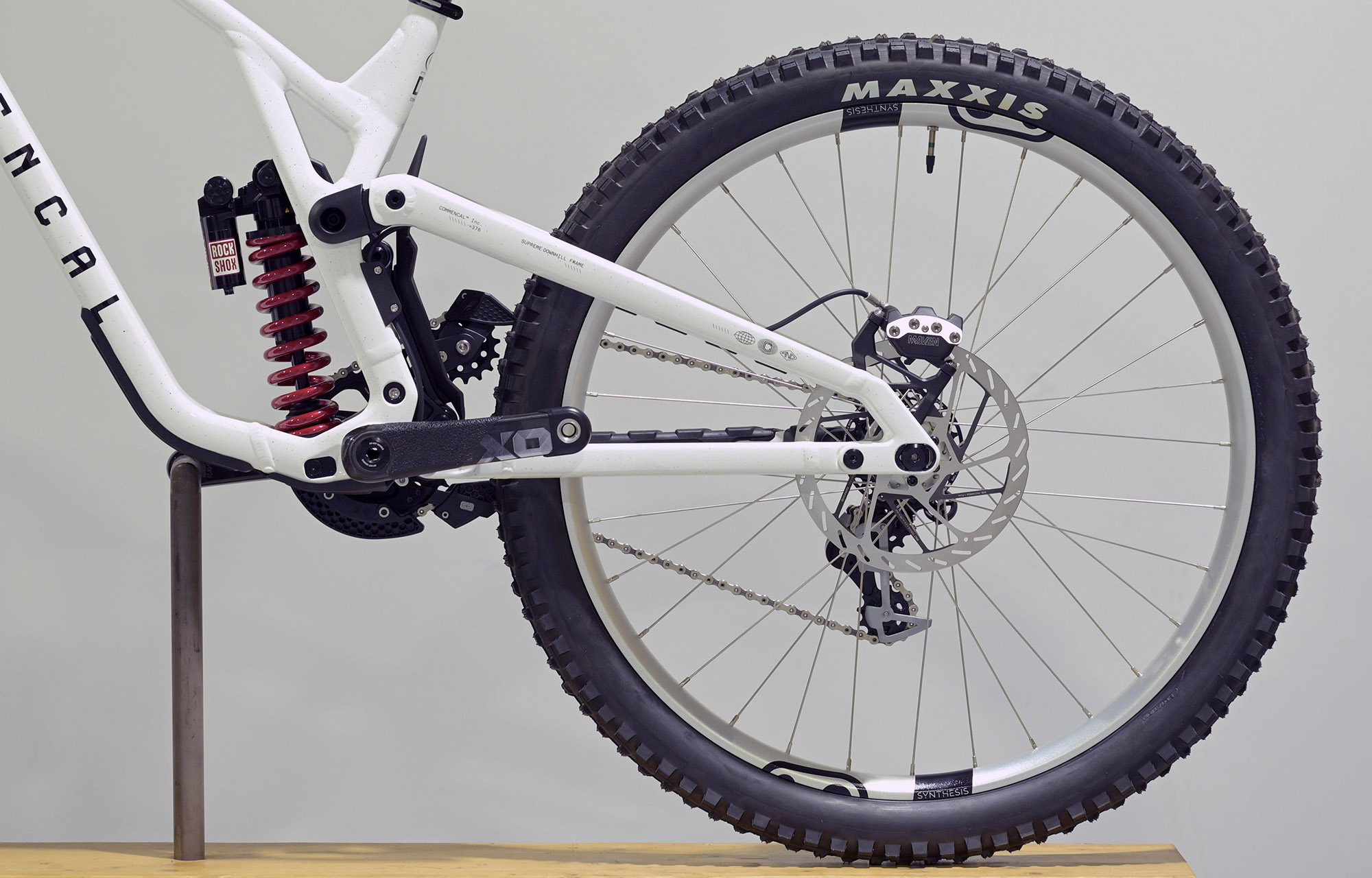 COMMENCAL SUPREME DH V5 ULTIMATE WHISTLER EDITION 2 - L (24157803) image cover number large 6