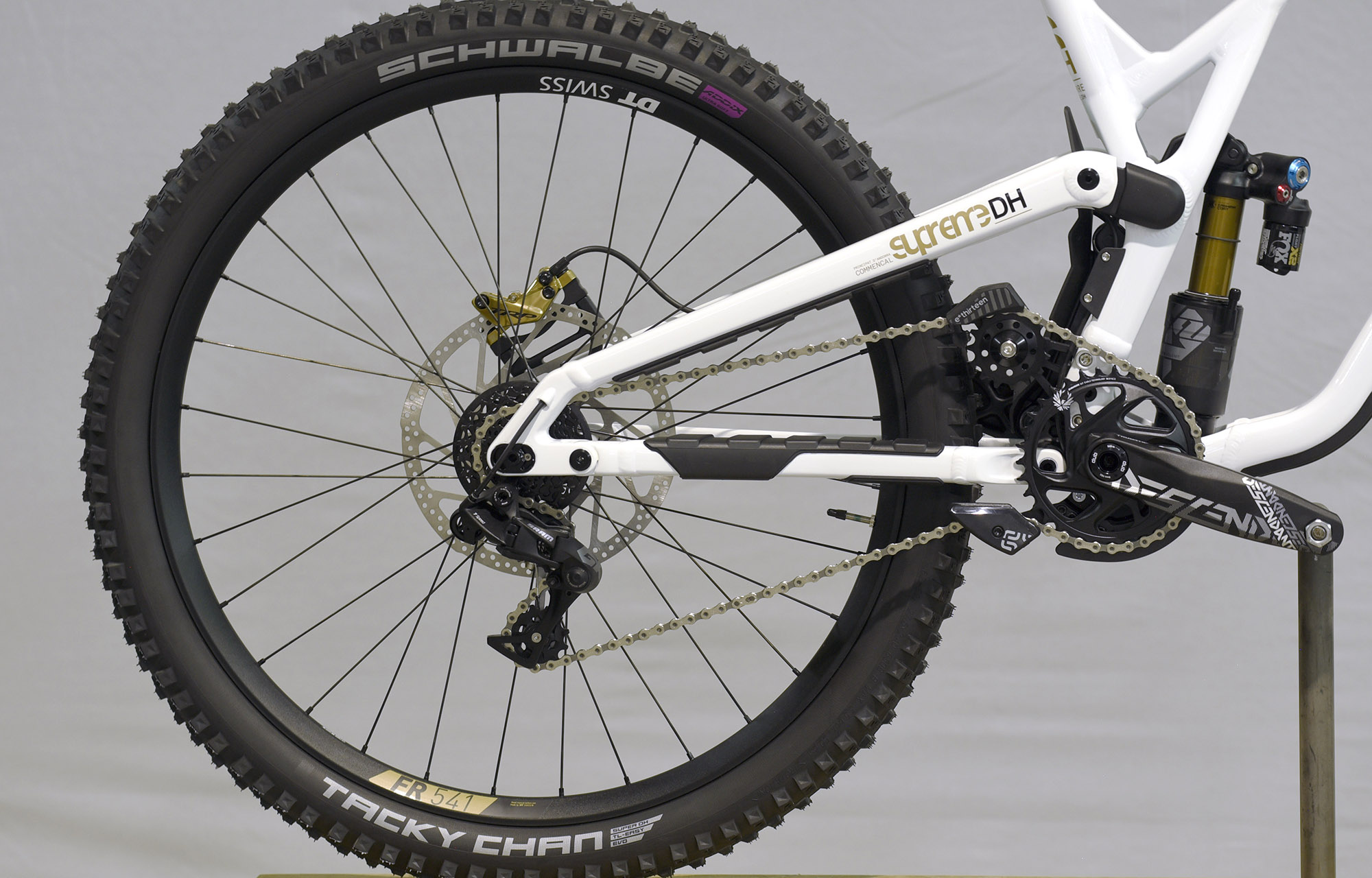 COMMENCAL SUPREME DH V5 SIGNATURE LTD PURE WHITE - L (23151003) image number null