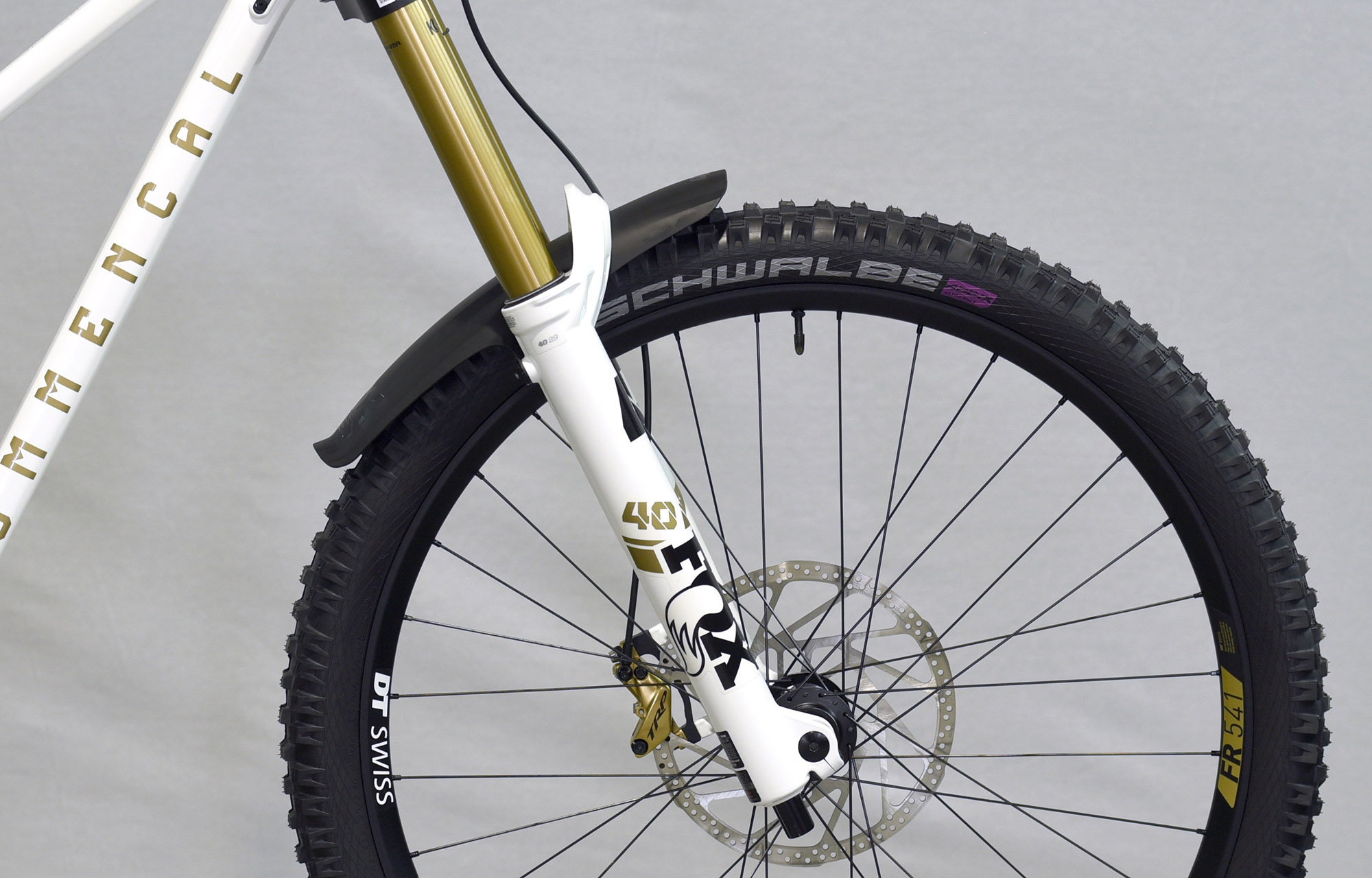COMMENCAL SUPREME DH V5 SIGNATURE LTD PURE WHITE - S (23151001) image number null
