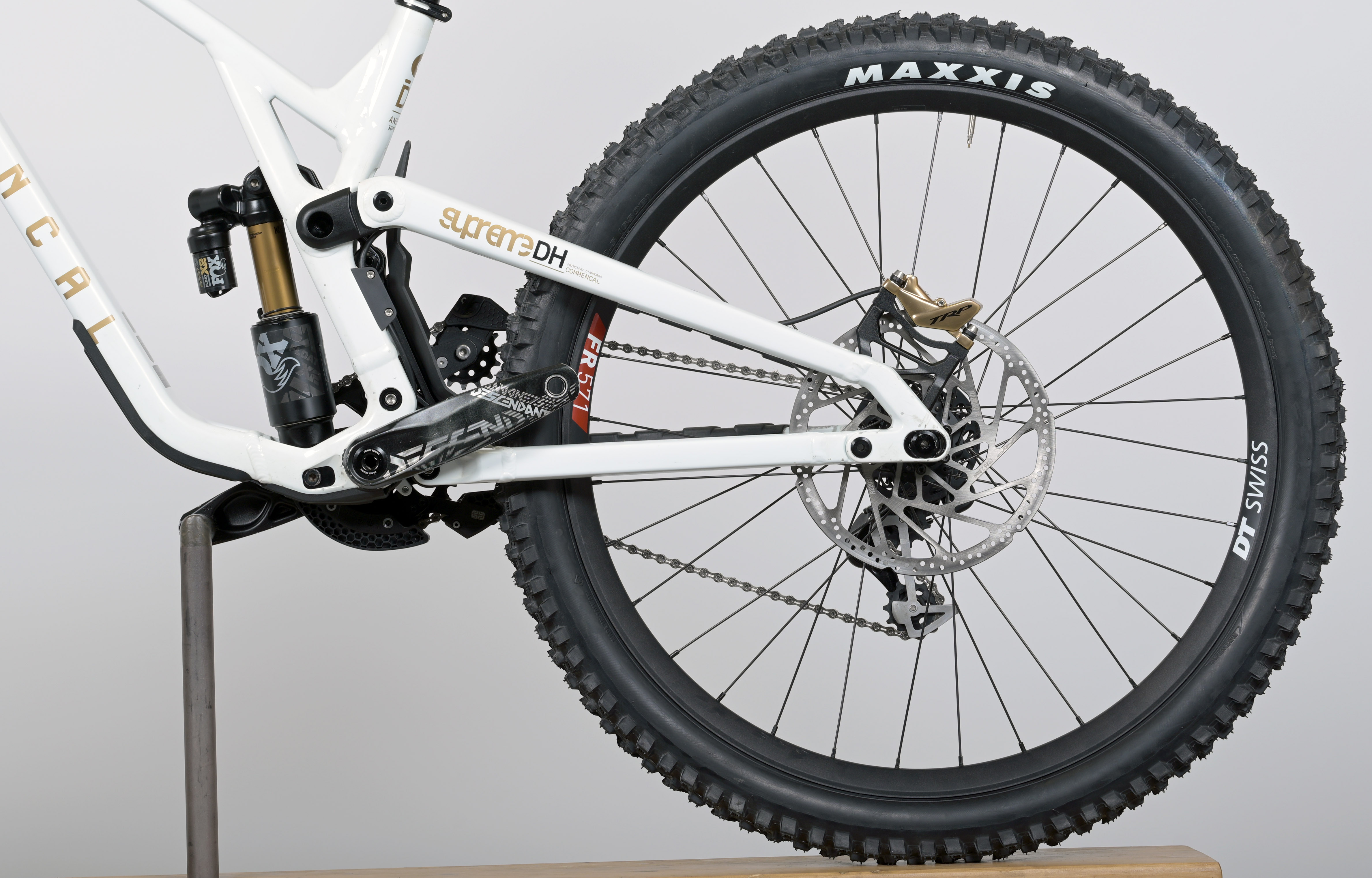 COMMENCAL SUPREME DH V5 SIGNATURE LTD PURE WHITE - L (23151003) image cover number large 3