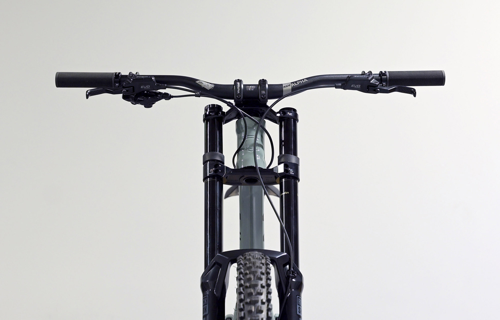 COMMENCAL SUPREME DH V5 RIDE PYRITE GREY - L (25150303) image cover number large 3