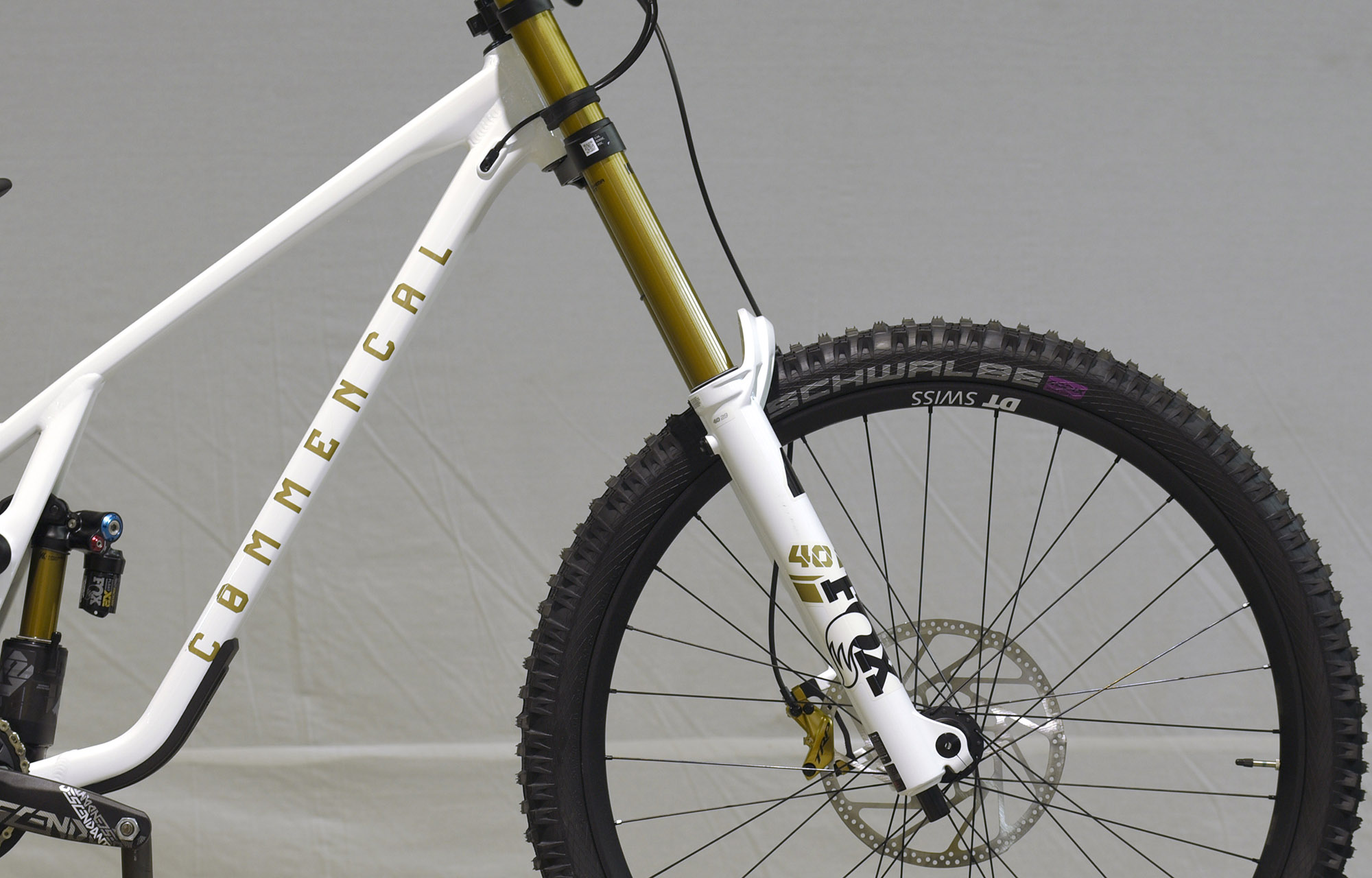 COMMENCAL SUPREME DH V5 SIGNATURE LTD PURE WHITE - L (23151003) image number null
