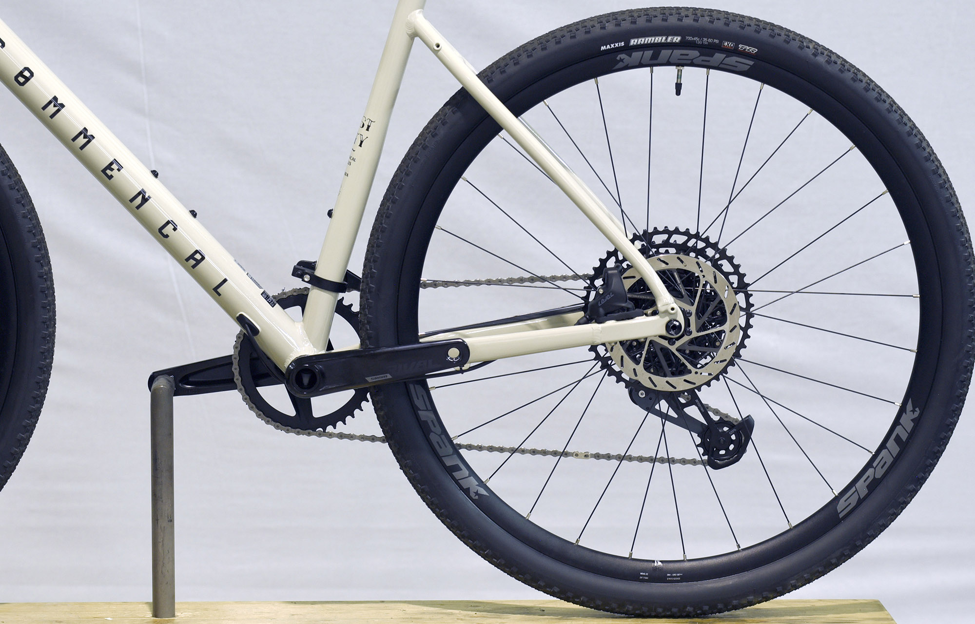 COMMENCAL FCB ESSENTIAL CHALK - L (23160103) image number null