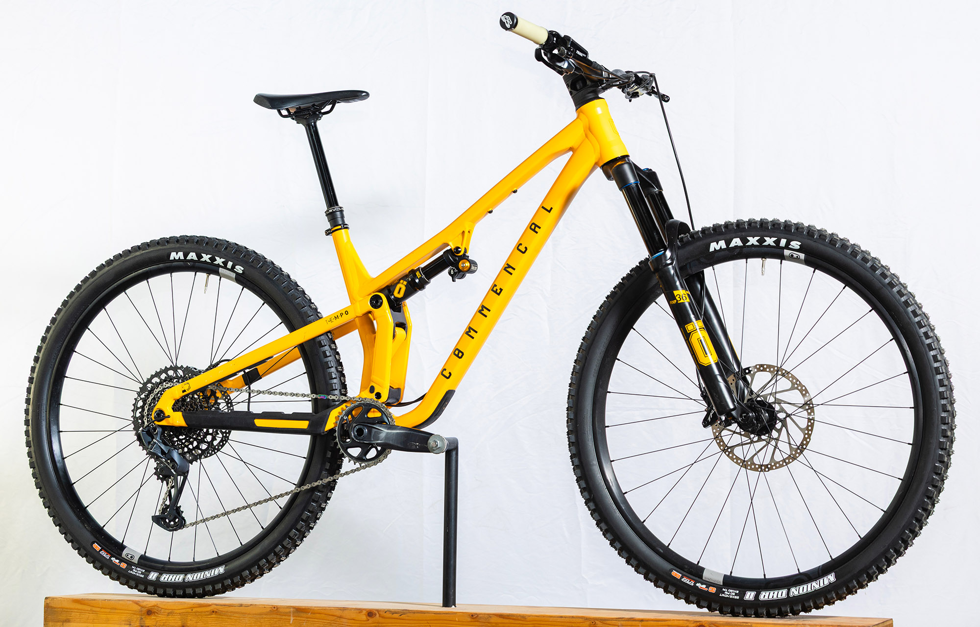 COMMENCAL TEMPO OHLINS EDITION YELLOW - M (22121102) image cover number large 5