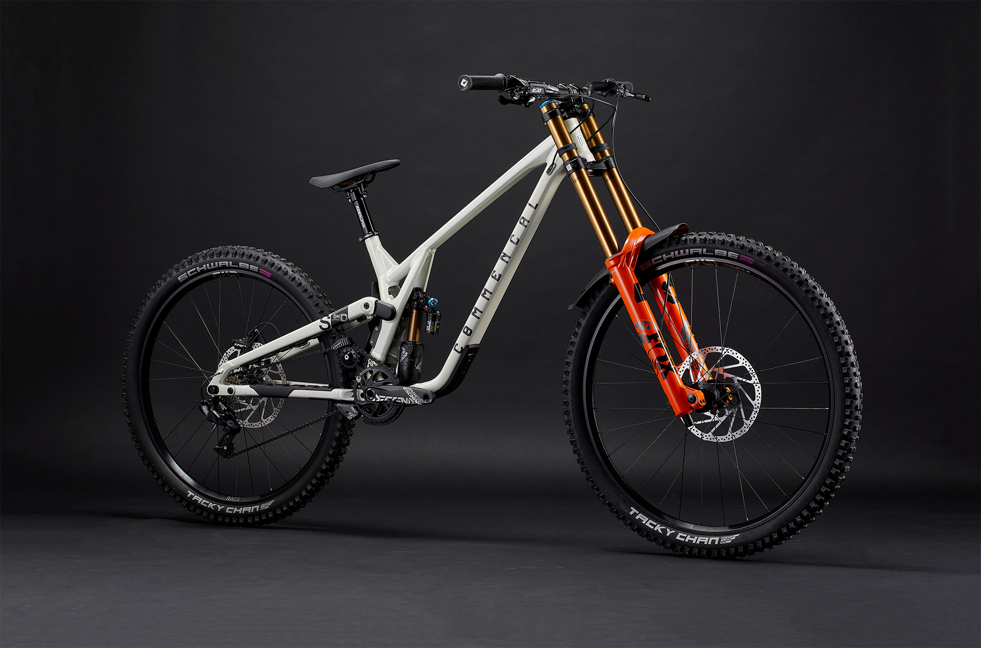 COMMENCAL SUPREME DH V5 SIGNATURE CLEAR SILVER image number null