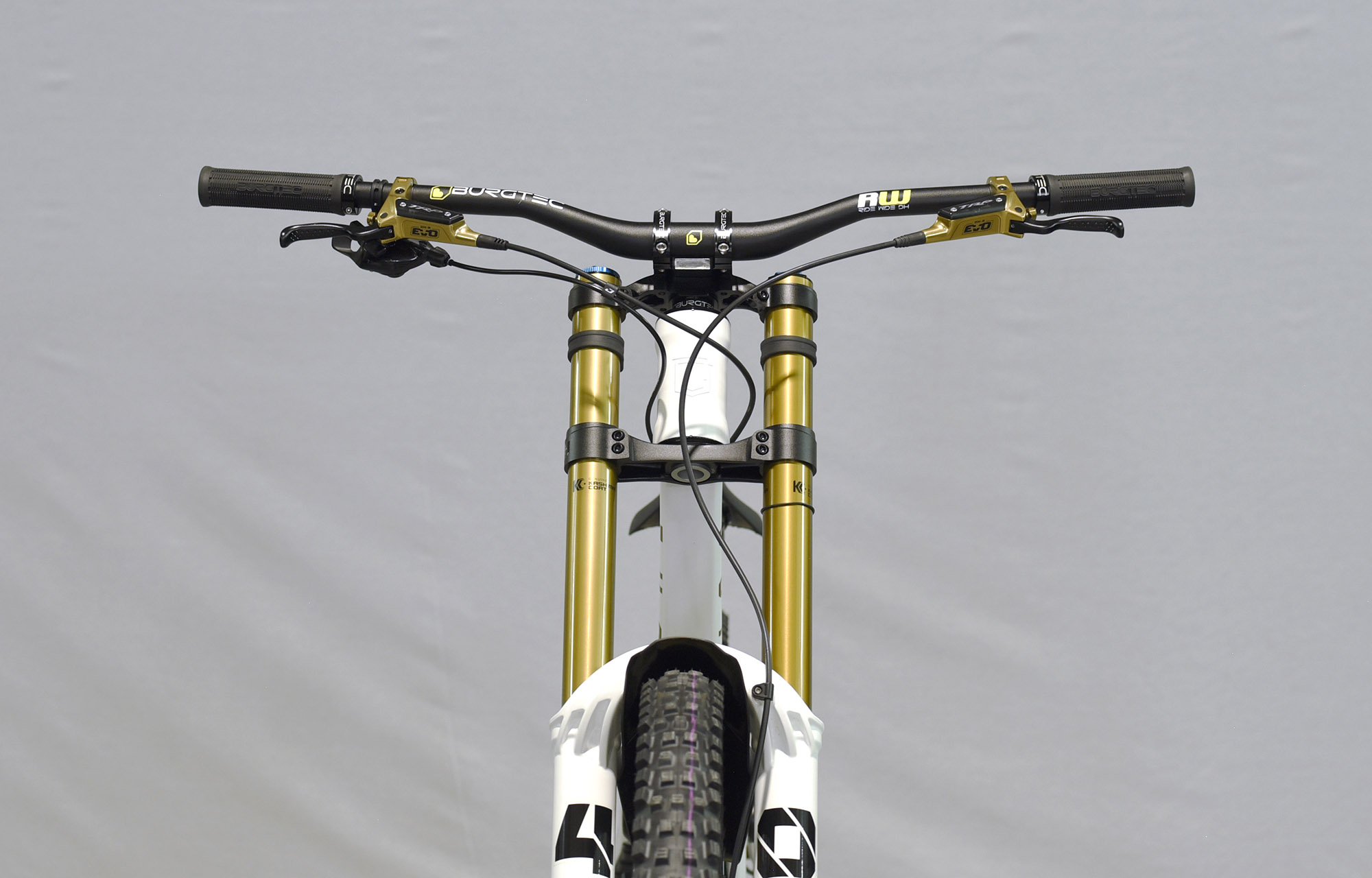 COMMENCAL SUPREME DH V5 SIGNATURE LTD PURE WHITE - S (23151001) image number null