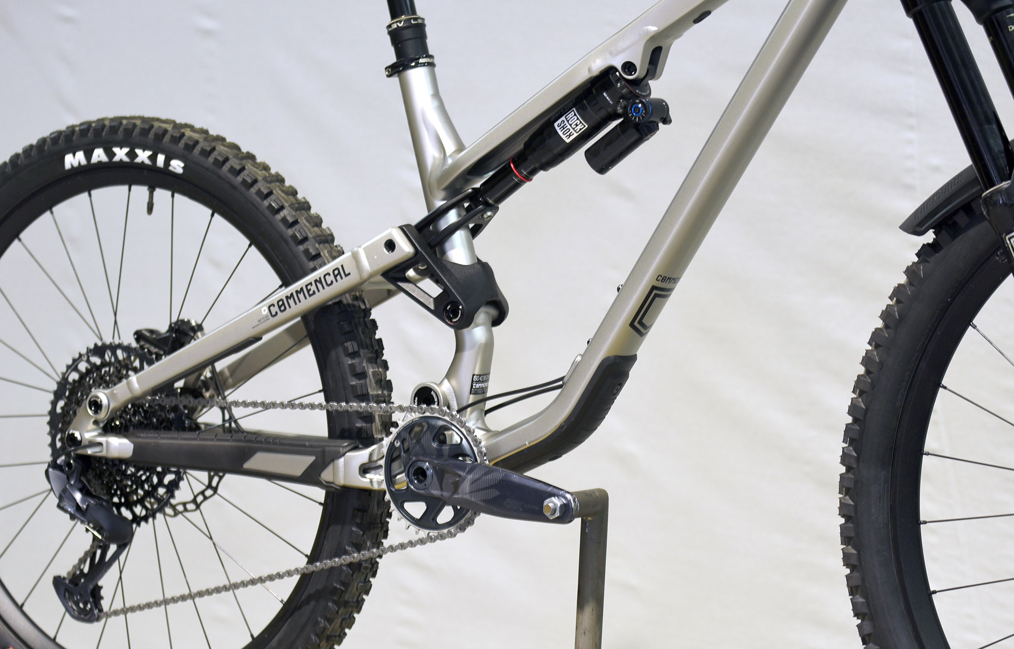 COMMENCAL META SX RACE SILVER - M (22130802) image number null