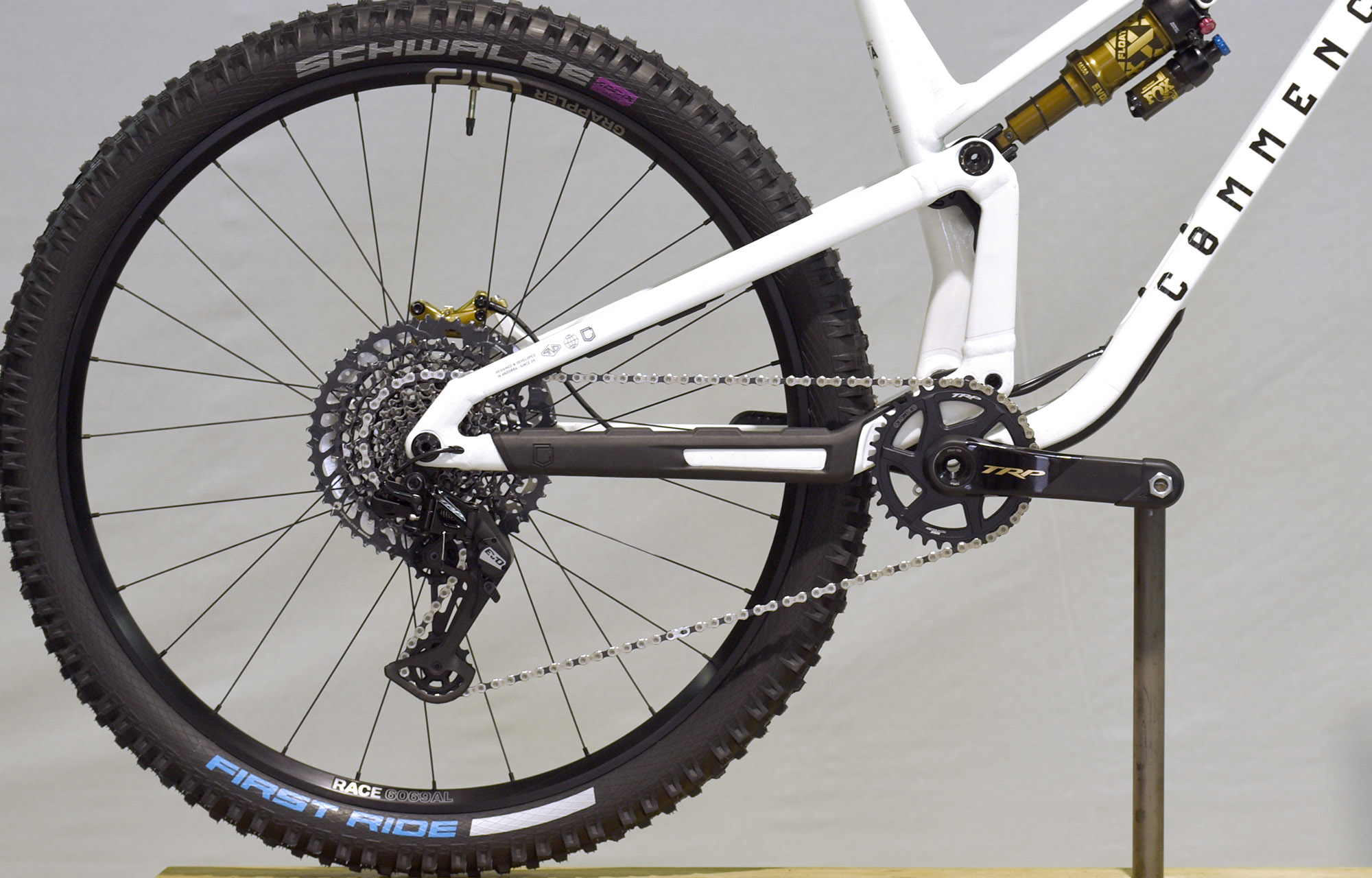 COMMENCAL META V5 CLEAR SILVER [COMMENCAL TEAM] ALC - M  (24100020) image number null