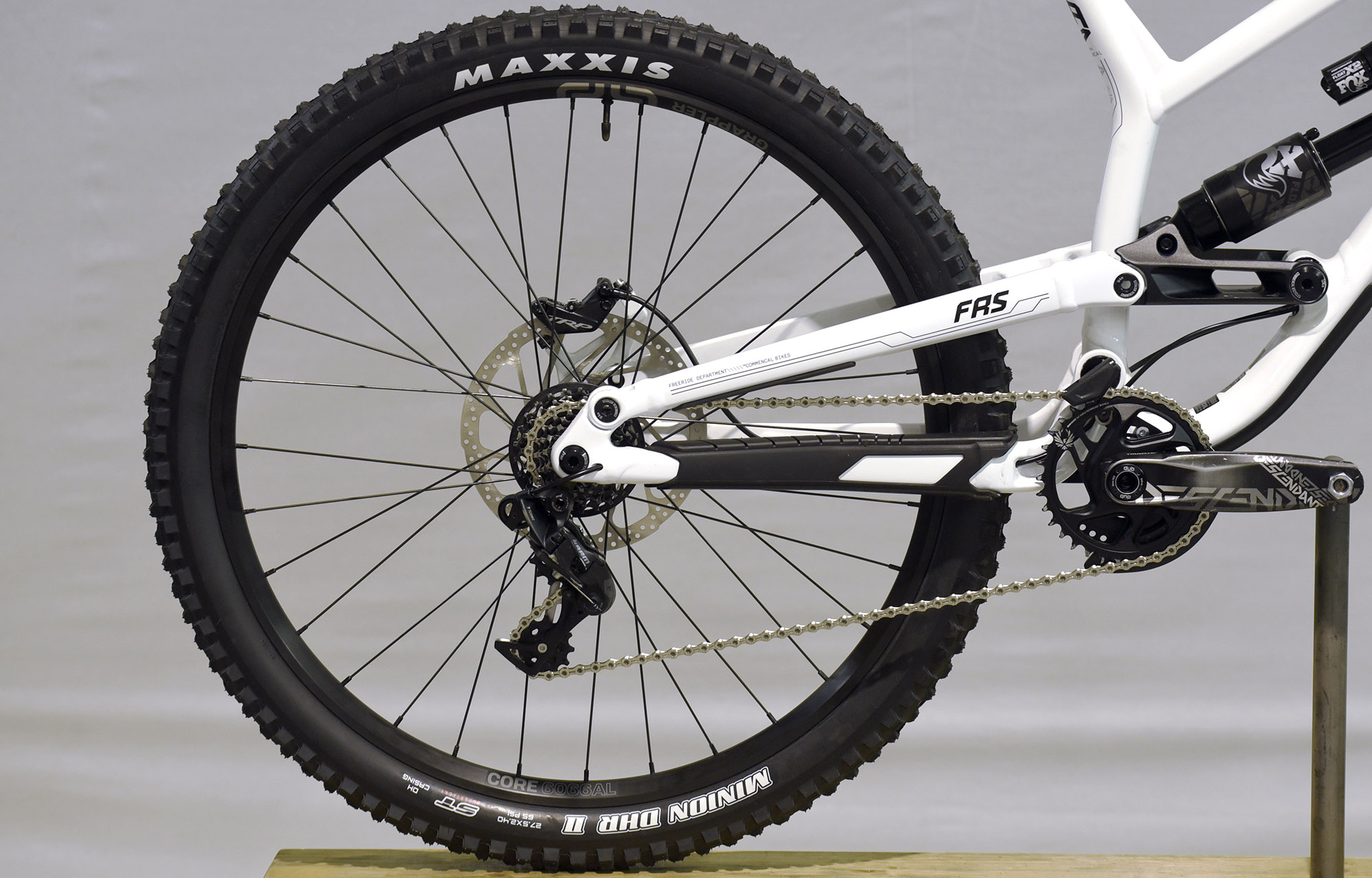 COMMENCAL FRS ESSENTIAL PURE WHITE - L (22150504) image number null