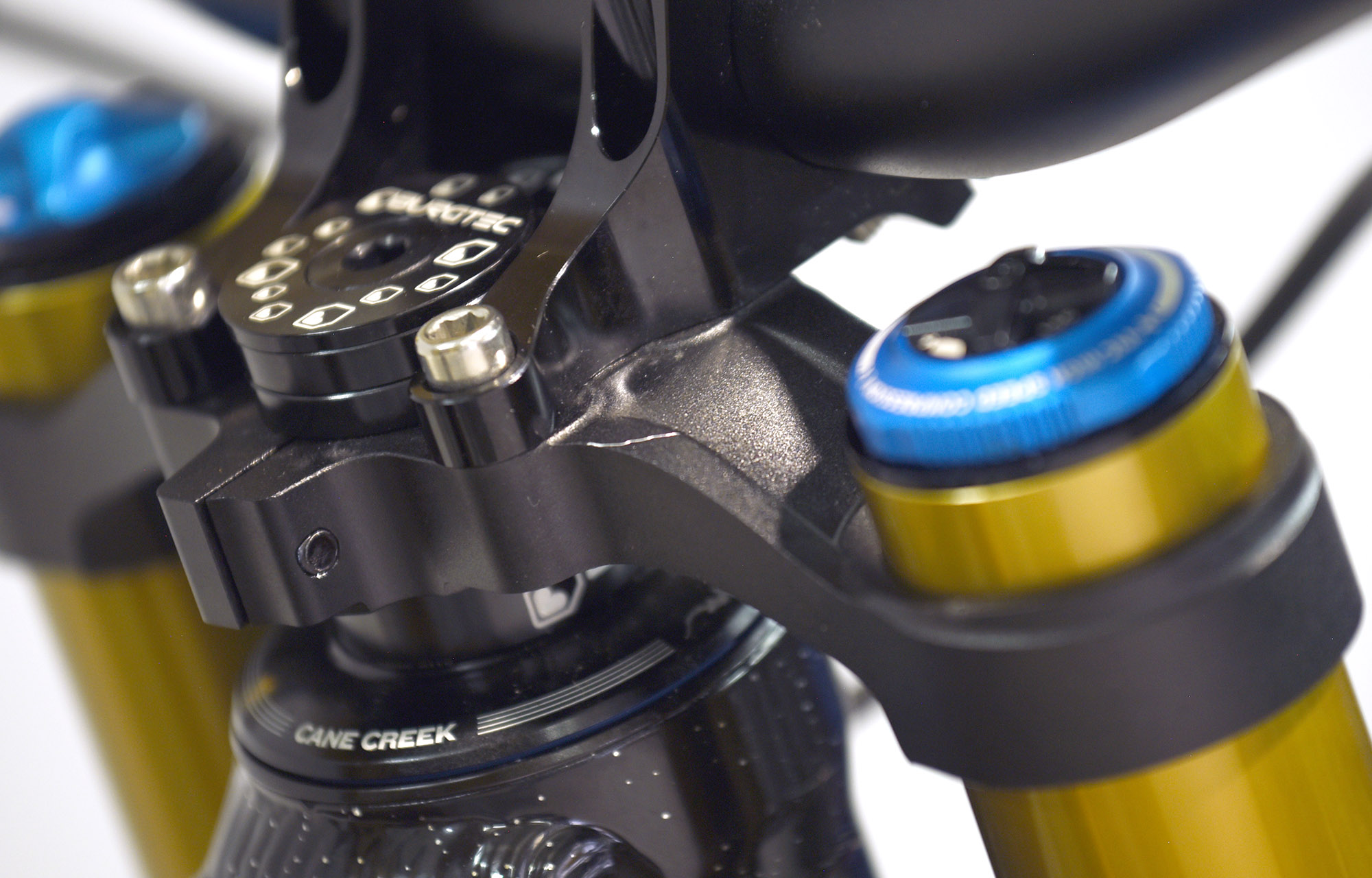 COMMENCAL SUPREME DH V5 SIGNATURE LTD GLITTERY BLACK - L (24150303) image number null
