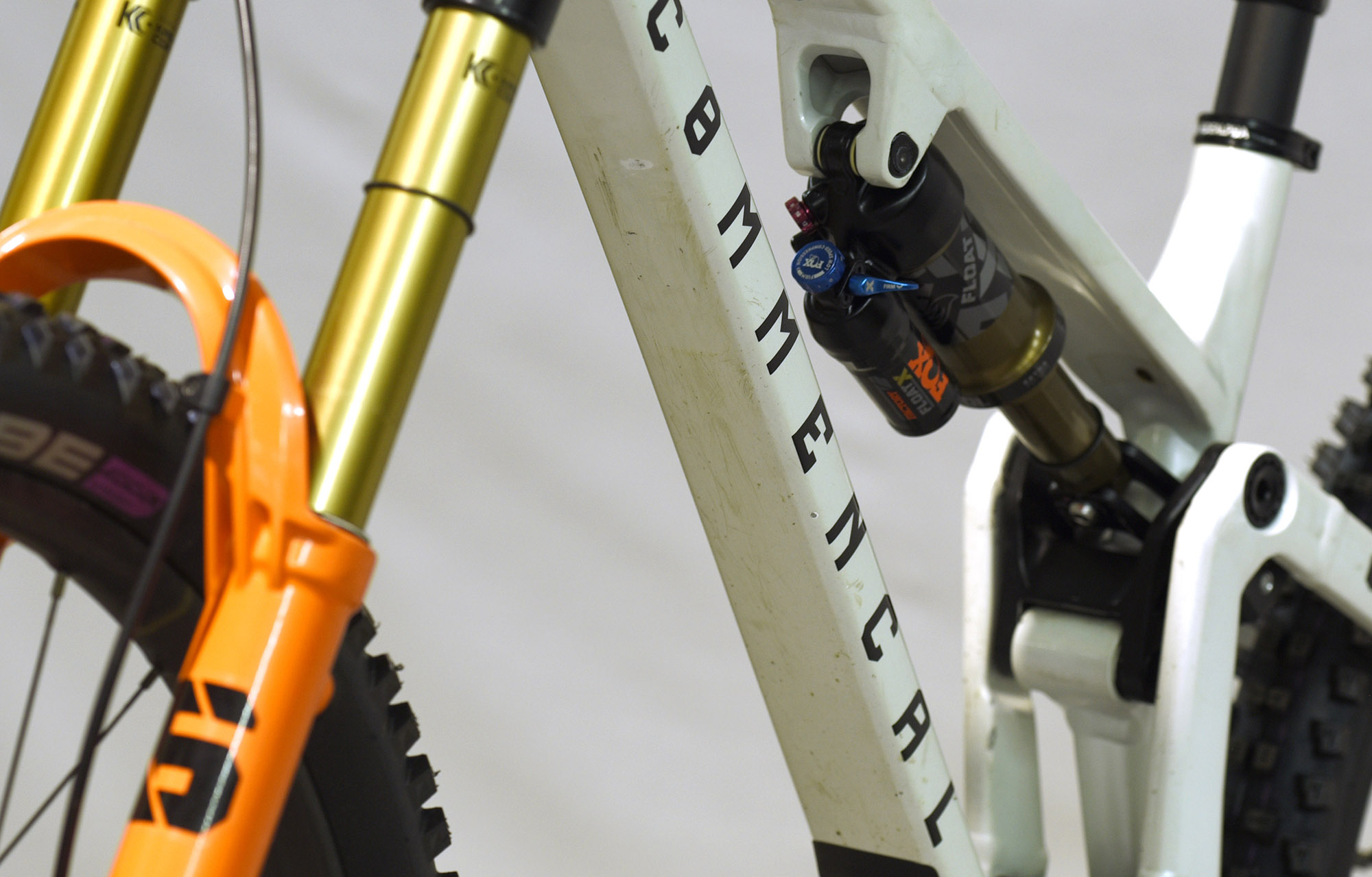 COMMENCAL META V5 CLEAR SILVER [COMMENCAL TEAM] ALC - S (24100011) image number null