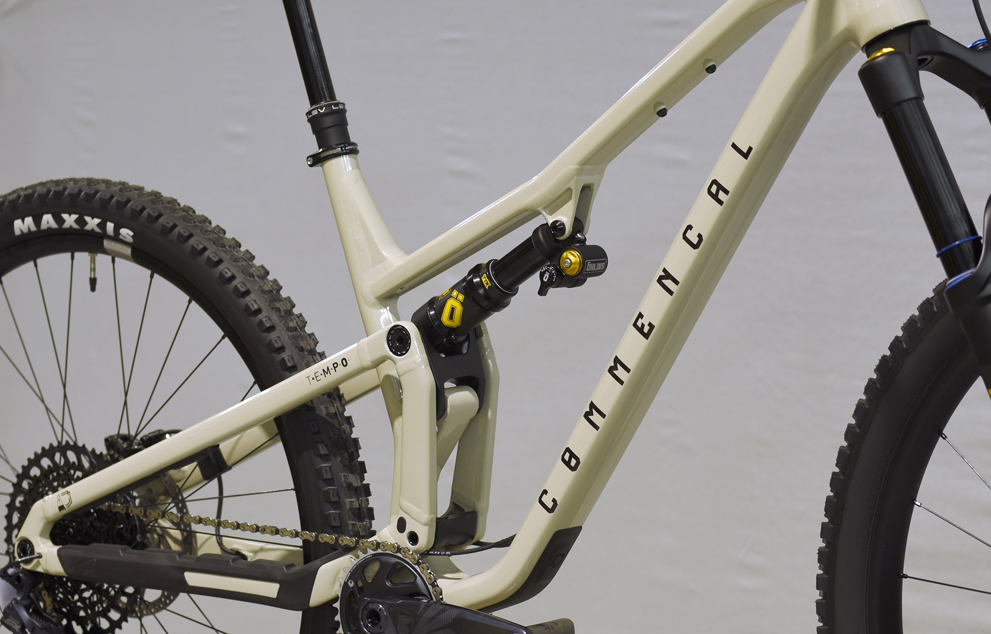 COMMENCAL T.E.M.P.O. OHLINS EDITION CHALK - L (22123903) image number null