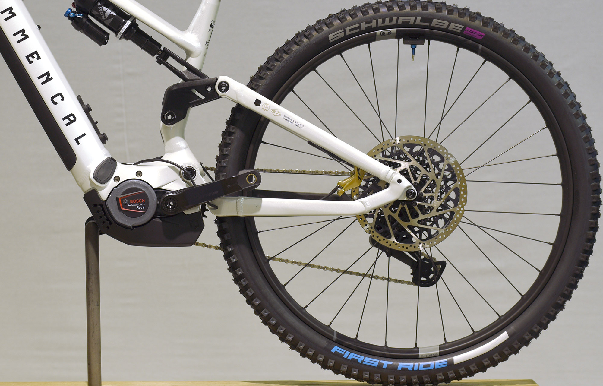 COMMENCAL META POWER TR BOSCH CLEAR SILVER [COMMENCAL TEAM] ALC - M (23100060) 29km image number null